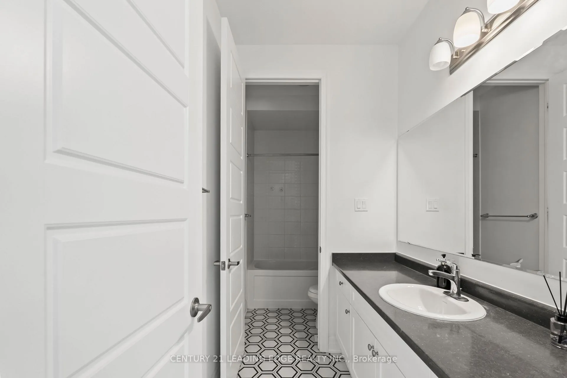 Photo 36 of 43 William Nador Street, Kitchener — HOMEH