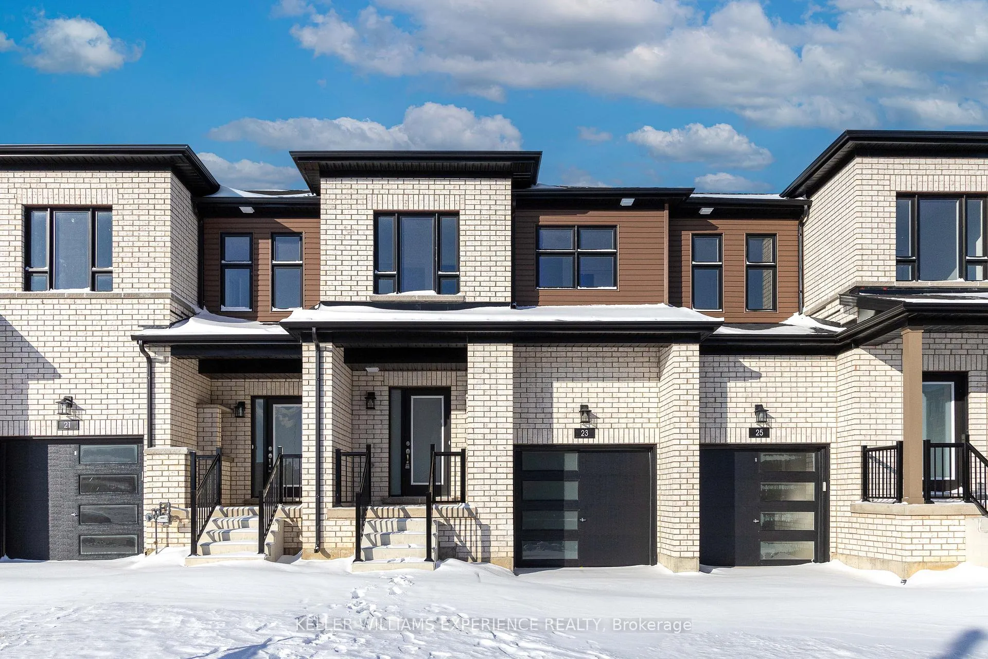 Photo 2 of 23 Evergreen Terrace, Barrie, Painswick South — HOMEH