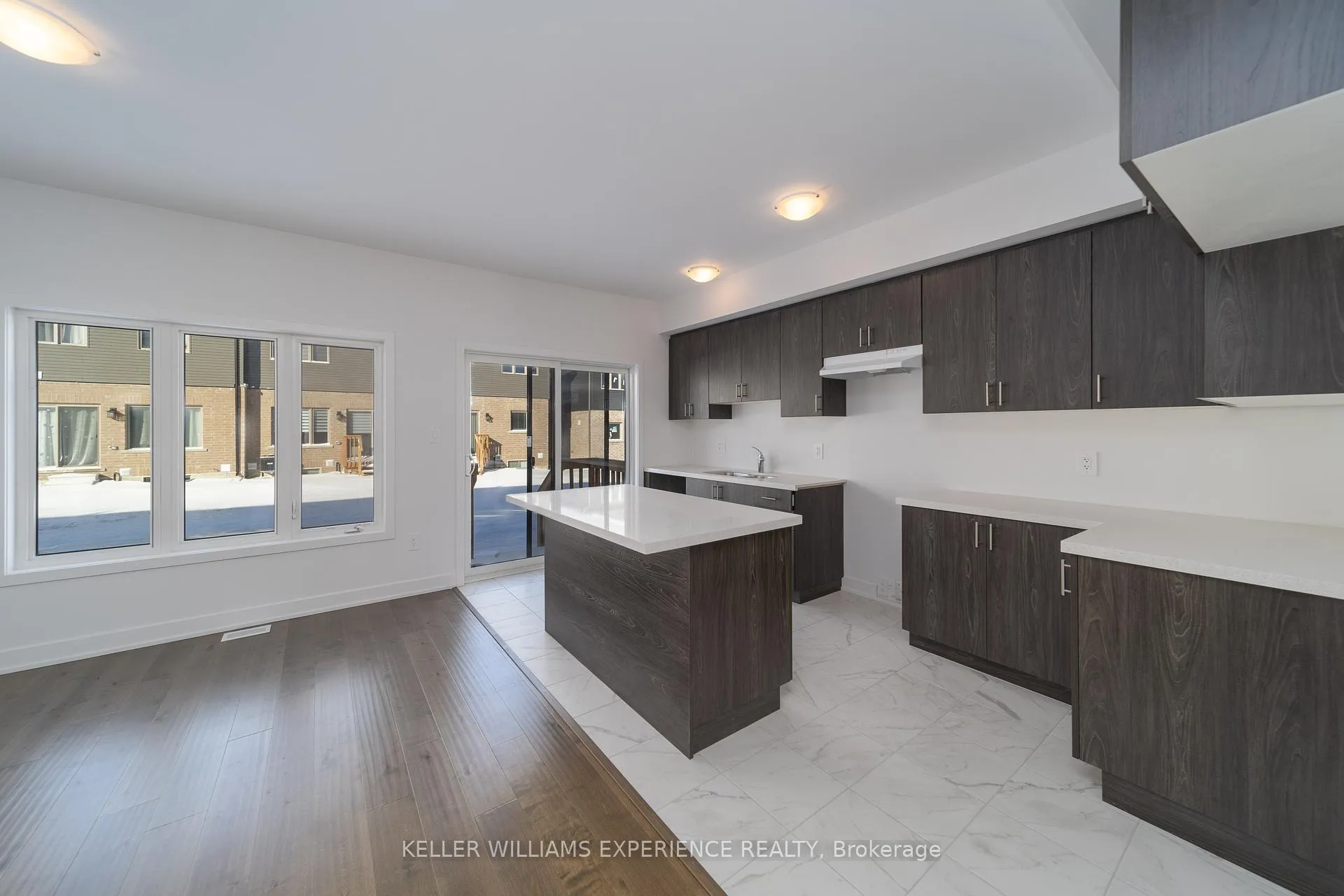 Photo 3 of 23 Evergreen Terrace, Barrie, Painswick South — HOMEH