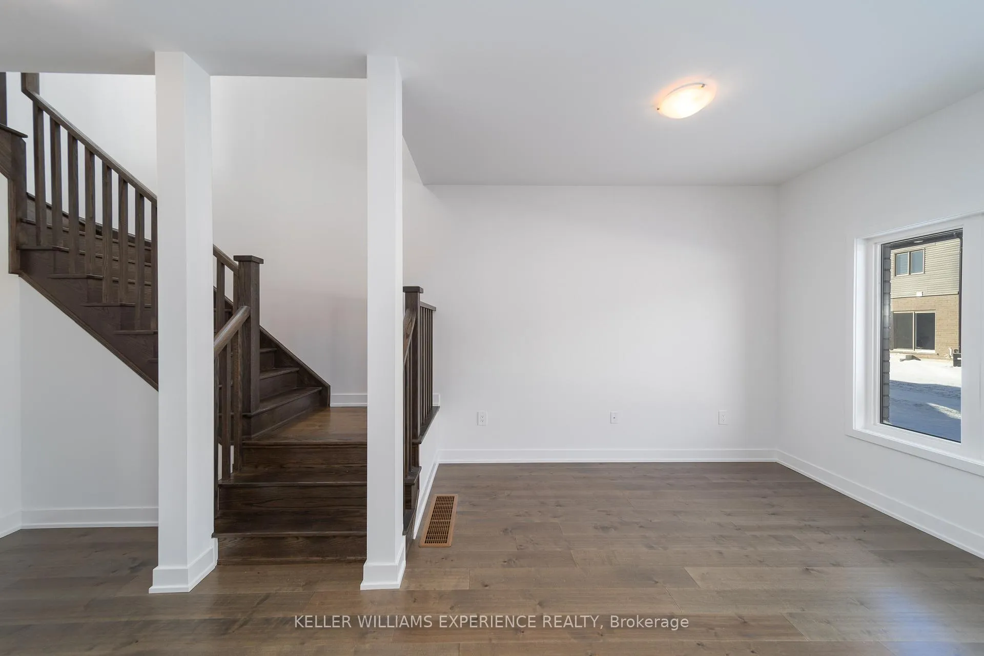 Photo 4 of 23 Evergreen Terrace, Barrie, Painswick South — HOMEH