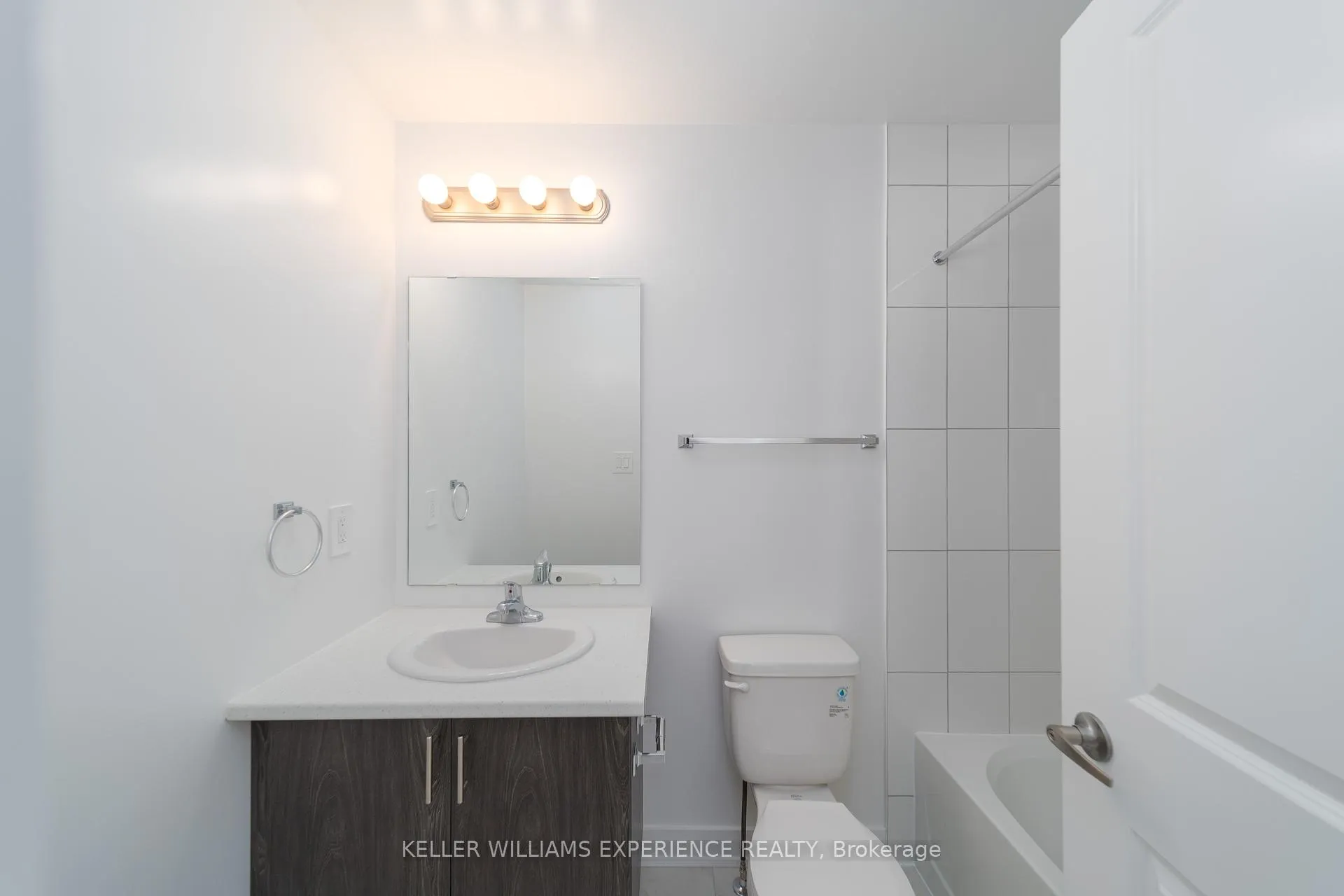 Photo 17 of 23 Evergreen Terrace, Barrie, Painswick South — HOMEH