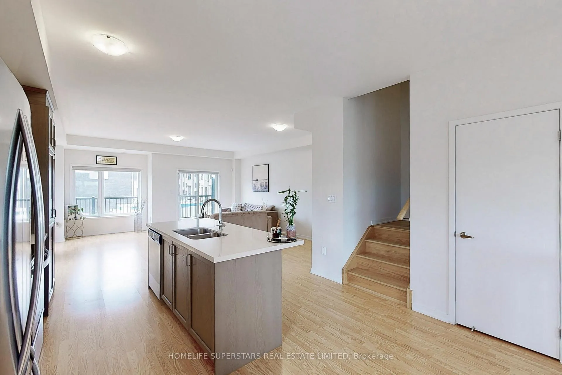 Photo 3 of 154 Landsbridge Street, Caledon, Bolton East — HOMEH