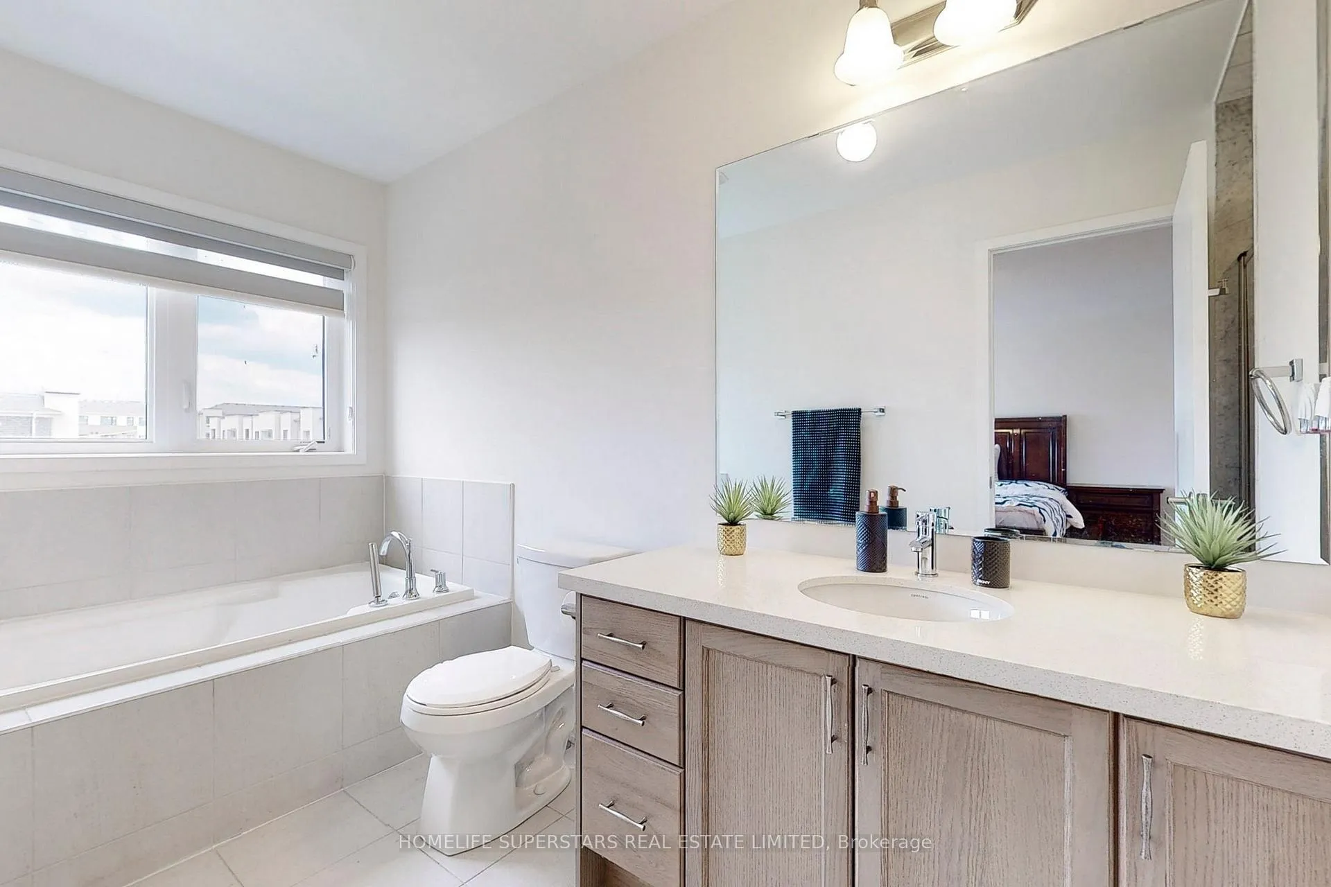 Photo 11 of 154 Landsbridge Street, Caledon, Bolton East — HOMEH