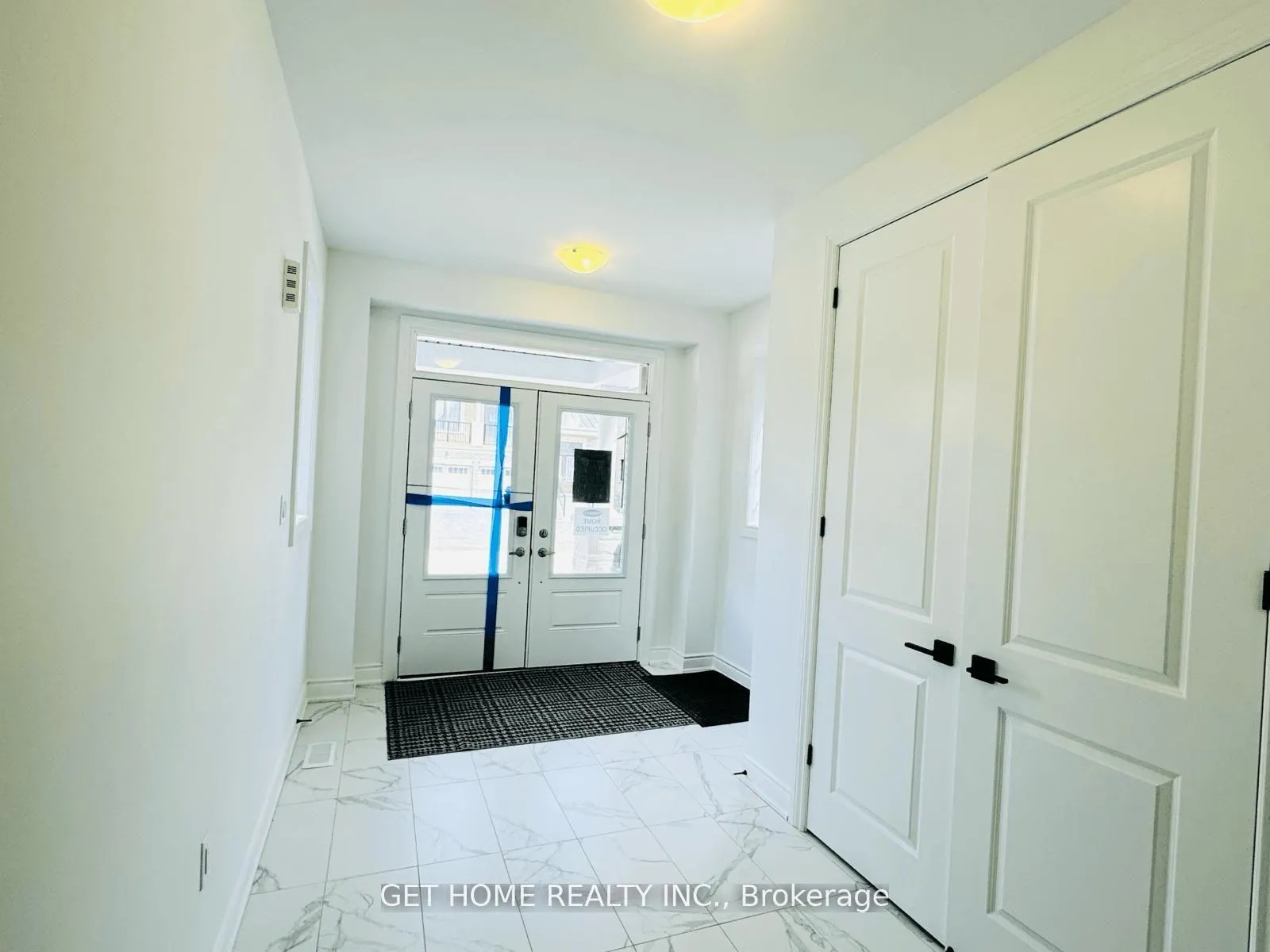 Photo 2 of 2881 Foxden Square, Pickering, Rural Pickering — HOMEH