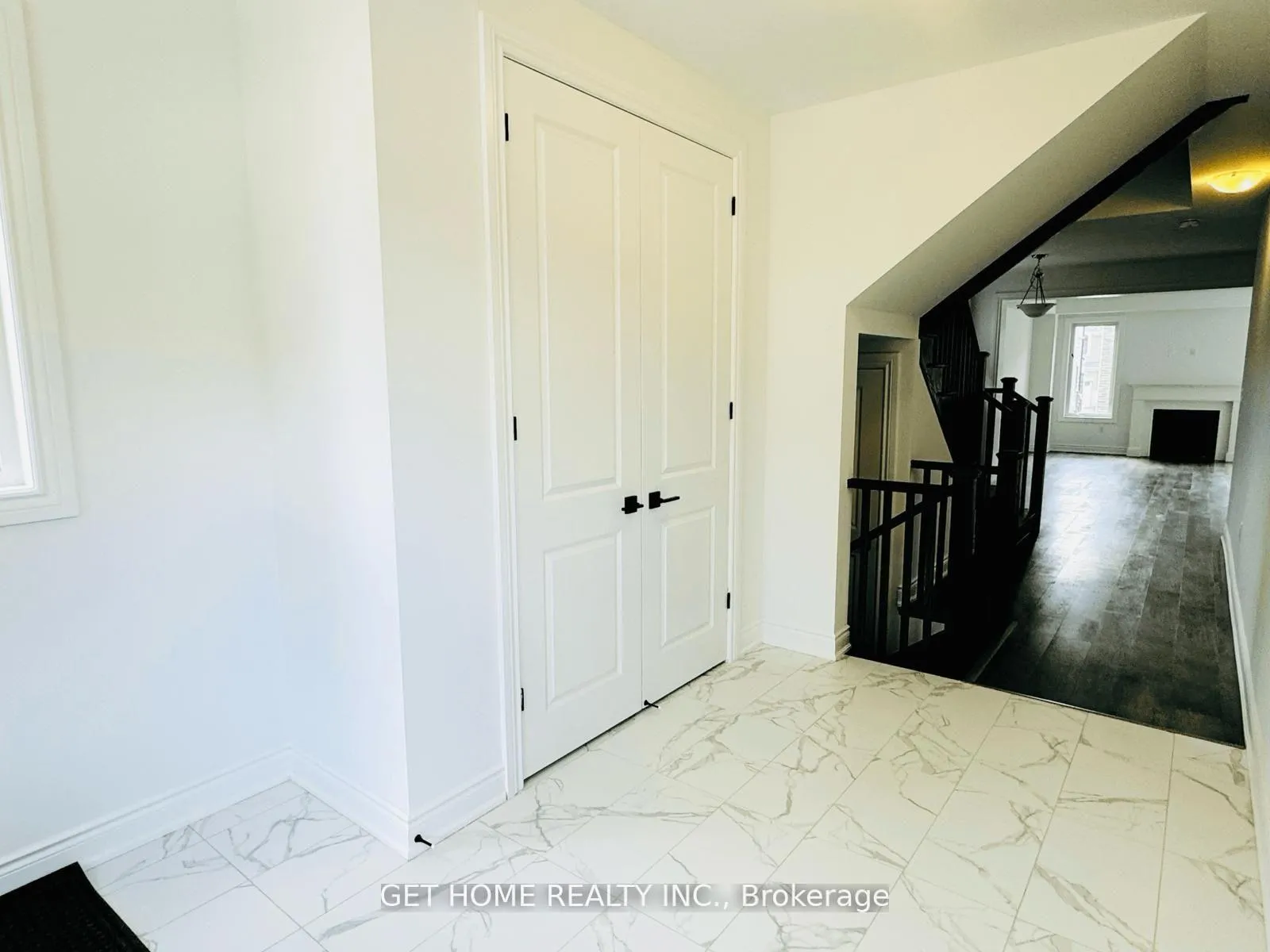 Photo 3 of 2881 Foxden Square, Pickering, Rural Pickering — HOMEH