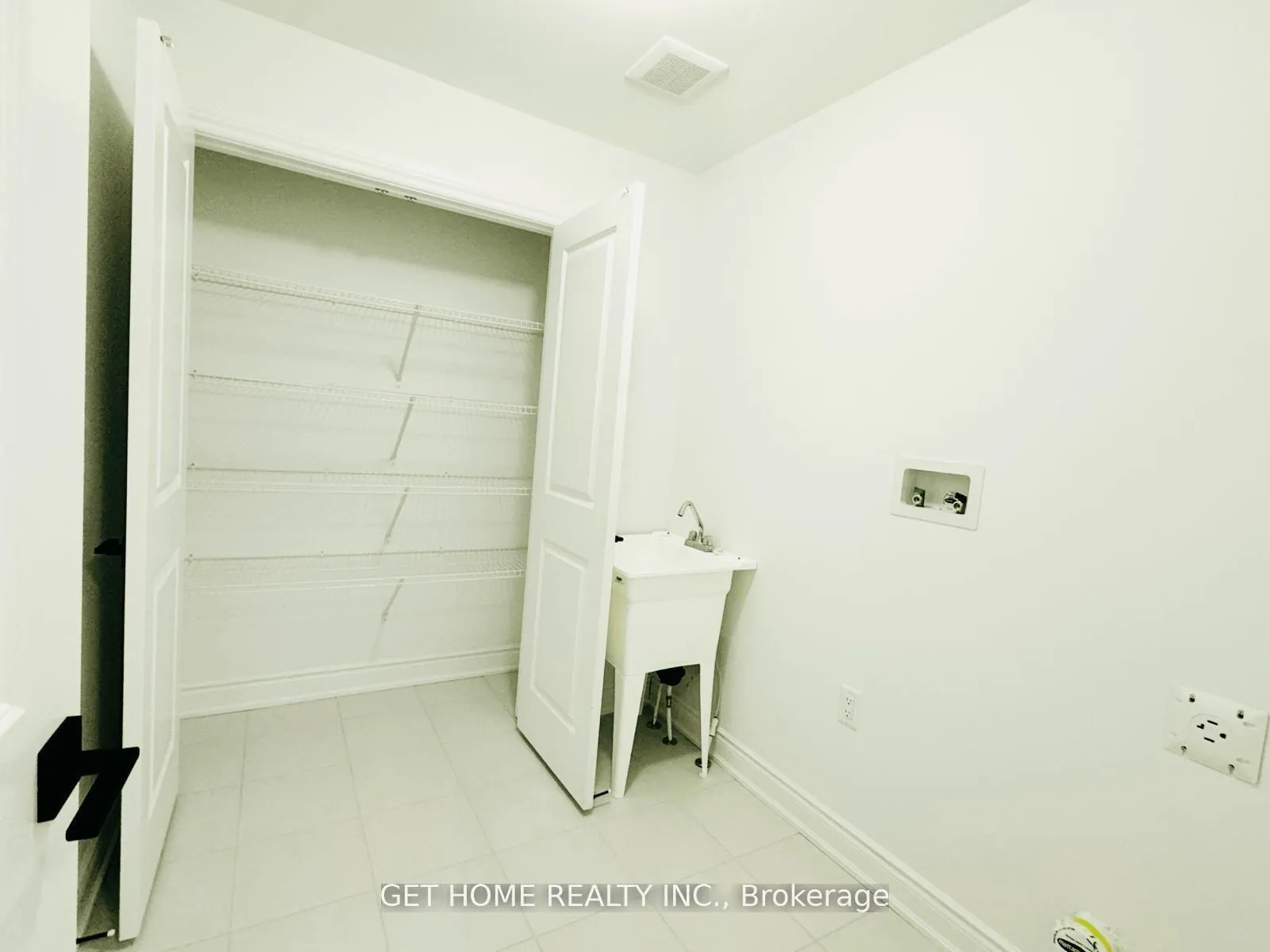 Photo 5 of 2881 Foxden Square, Pickering, Rural Pickering — HOMEH