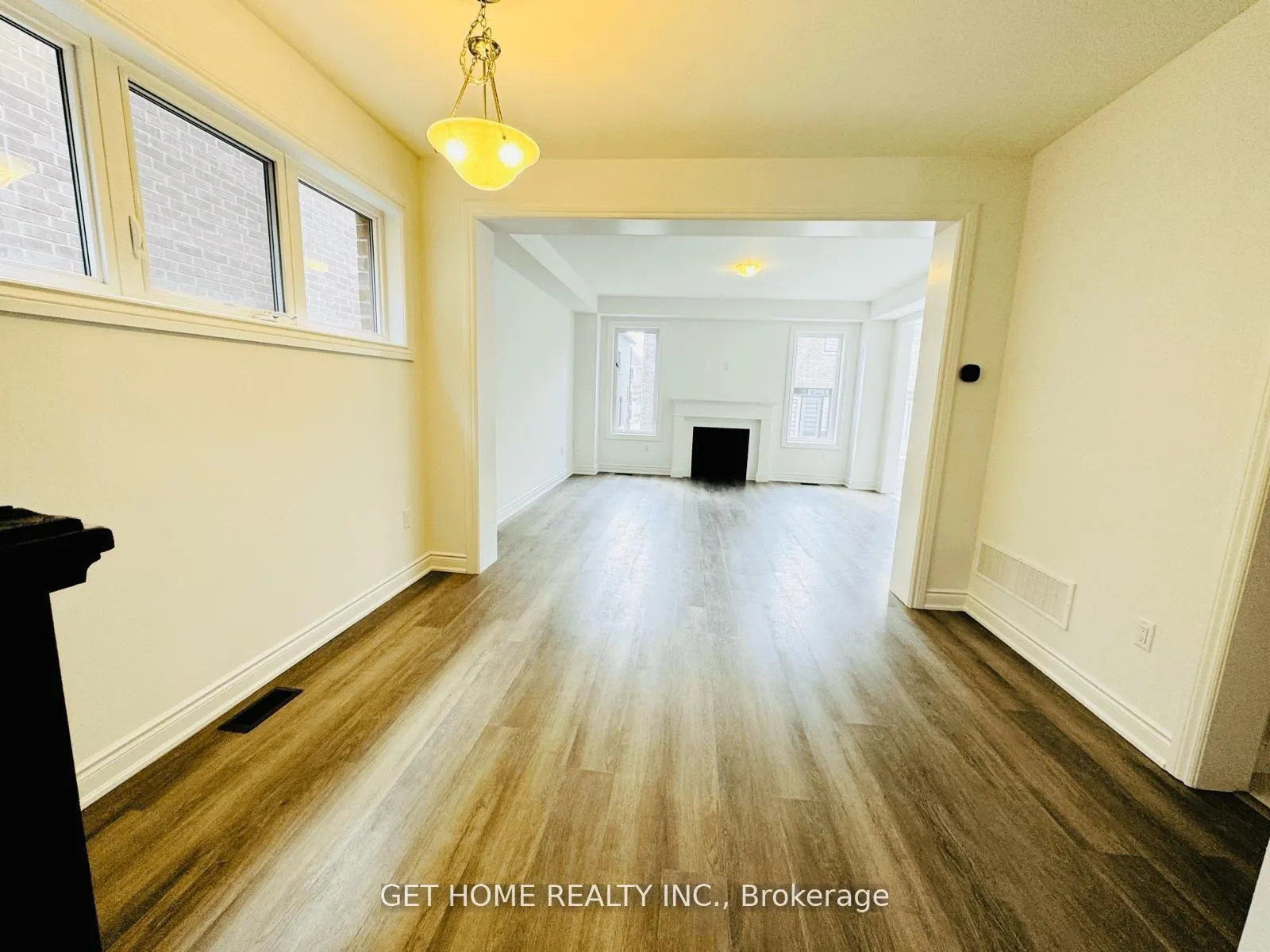 Photo 8 of 2881 Foxden Square, Pickering, Rural Pickering — HOMEH