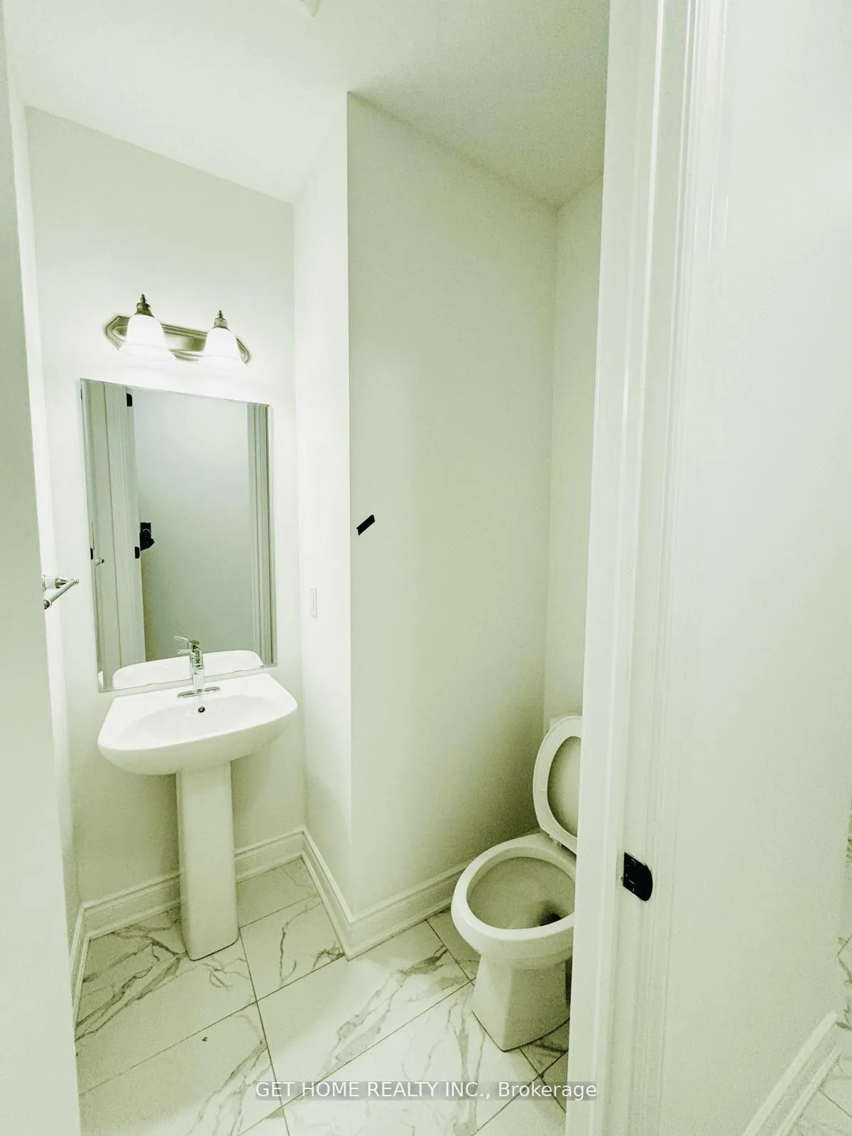 Photo 9 of 2881 Foxden Square, Pickering, Rural Pickering — HOMEH