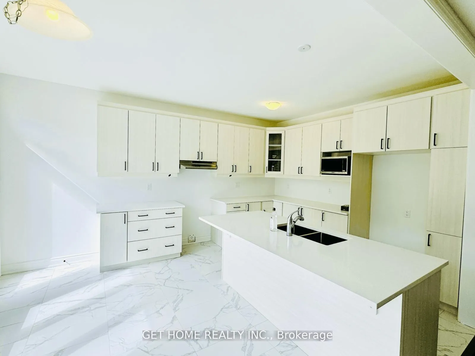 Photo 17 of 2881 Foxden Square, Pickering, Rural Pickering — HOMEH