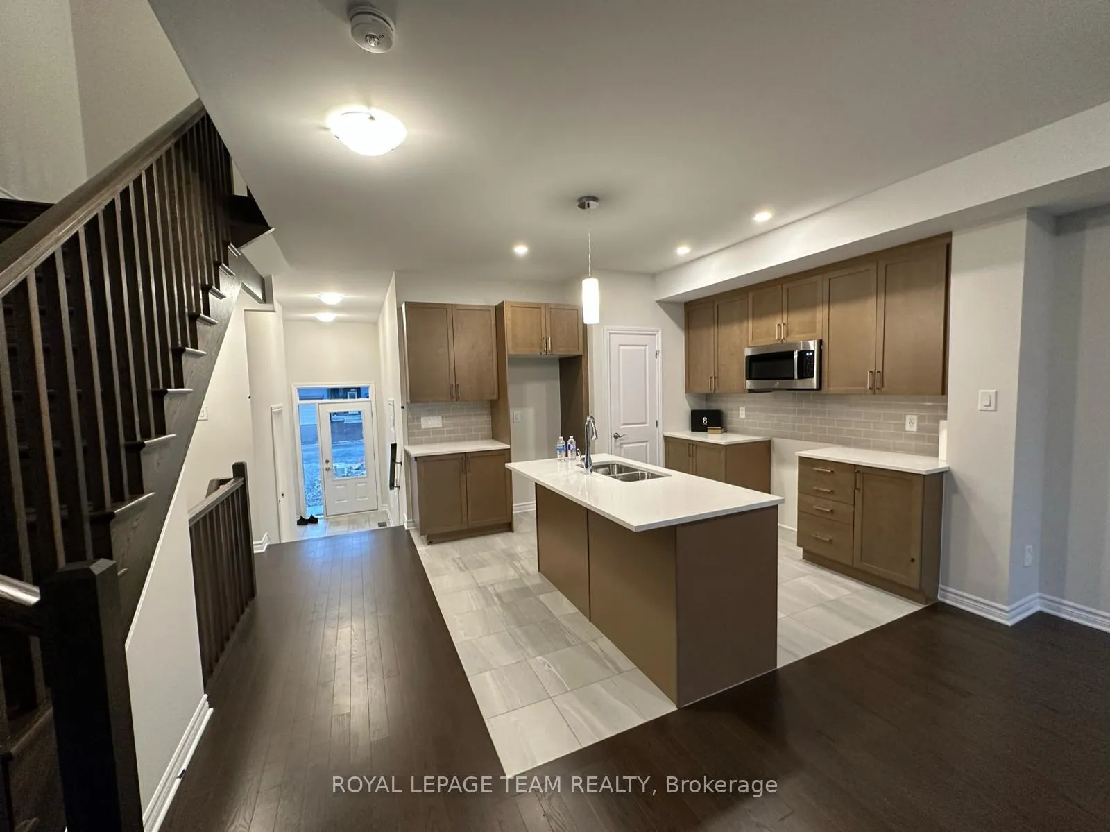Photo 3 of 28 Atop Lane, Ottawa, Blossom Park/Kemp Park/Findlay Creek — HOMEH
