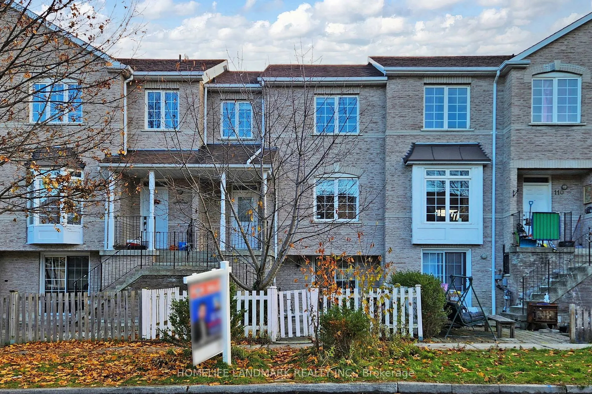 Photo 1 of 108 Sunway Square, Markham, Raymerville — HOMEH