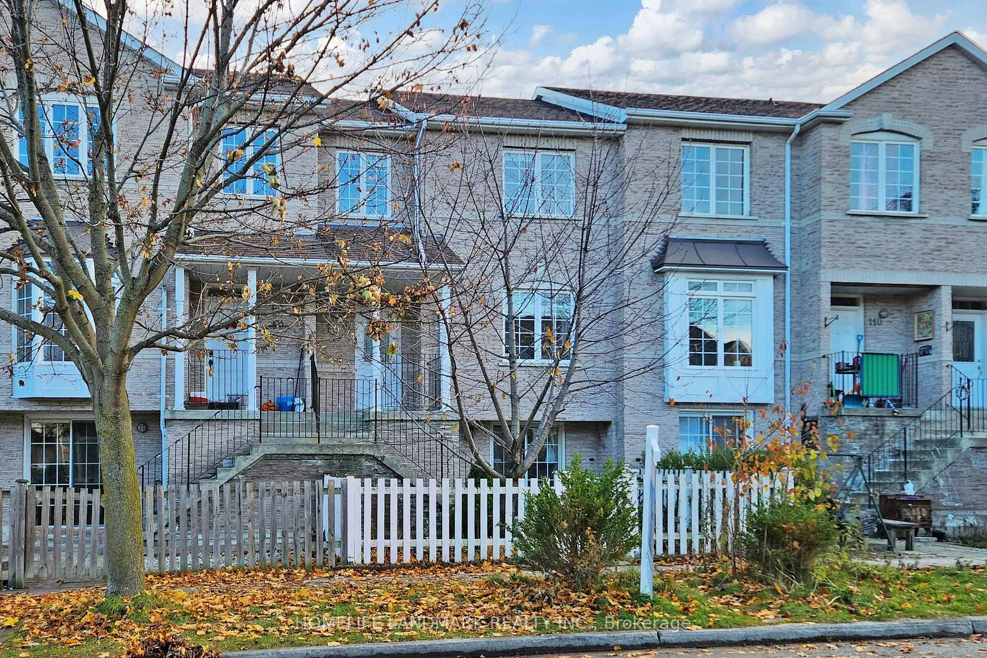 Photo 3 of 108 Sunway Square, Markham, Raymerville — HOMEH