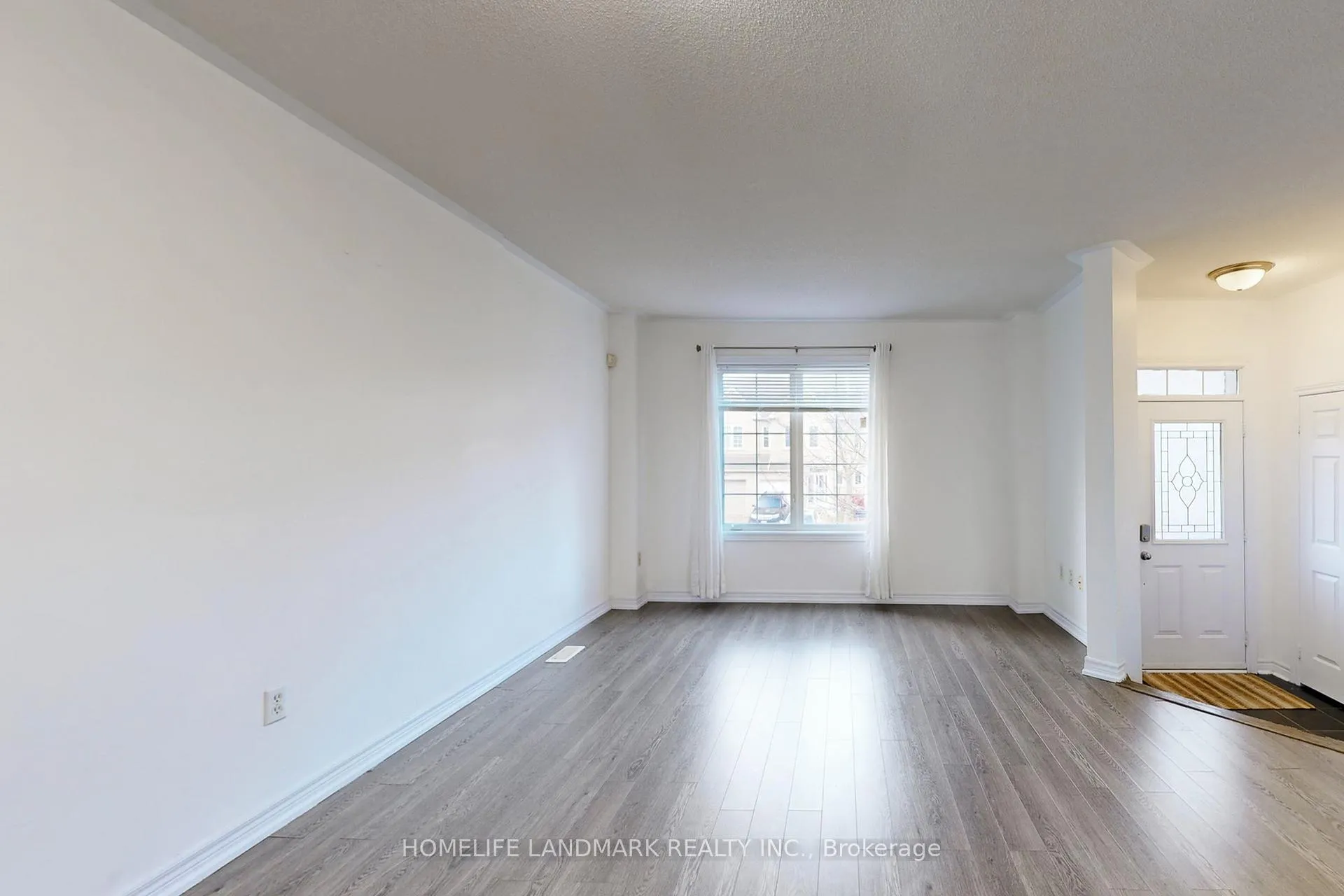Photo 5 of 108 Sunway Square, Markham, Raymerville — HOMEH