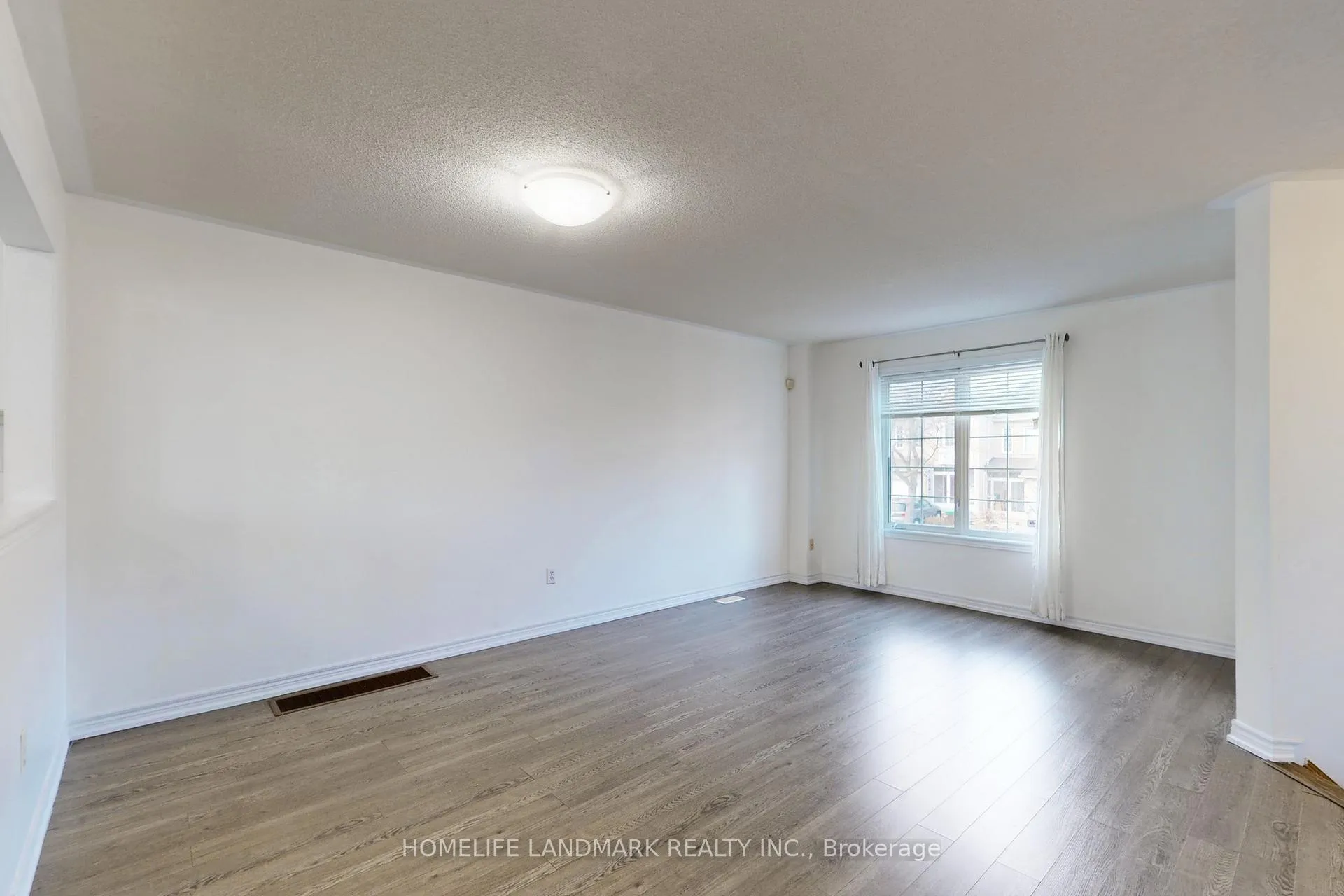 Photo 6 of 108 Sunway Square, Markham, Raymerville — HOMEH