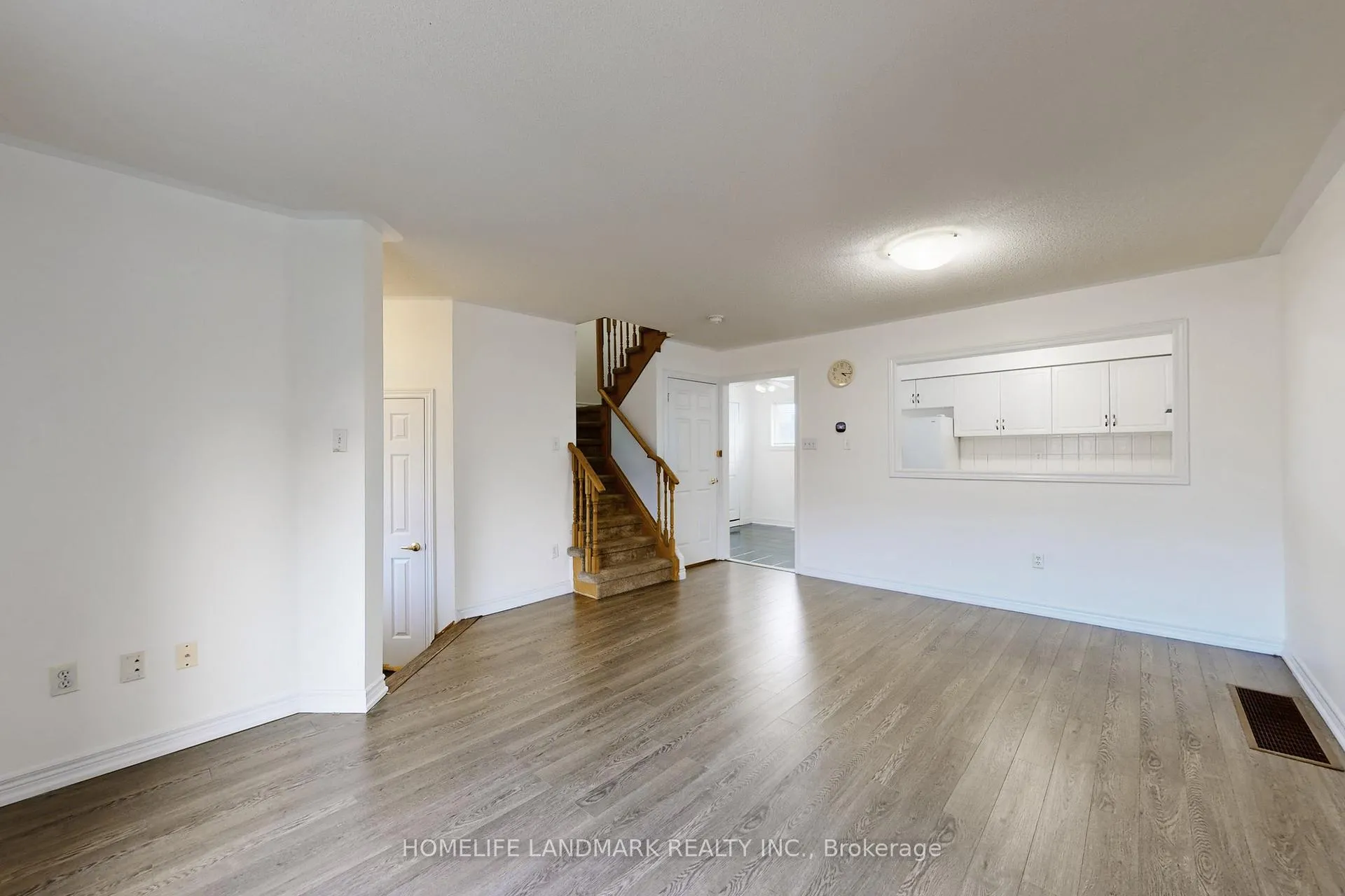 Photo 7 of 108 Sunway Square, Markham, Raymerville — HOMEH