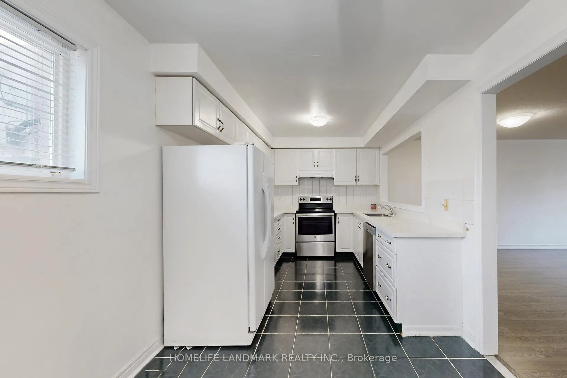 Photo 10 of 108 Sunway Square, Markham, Raymerville — HOMEH