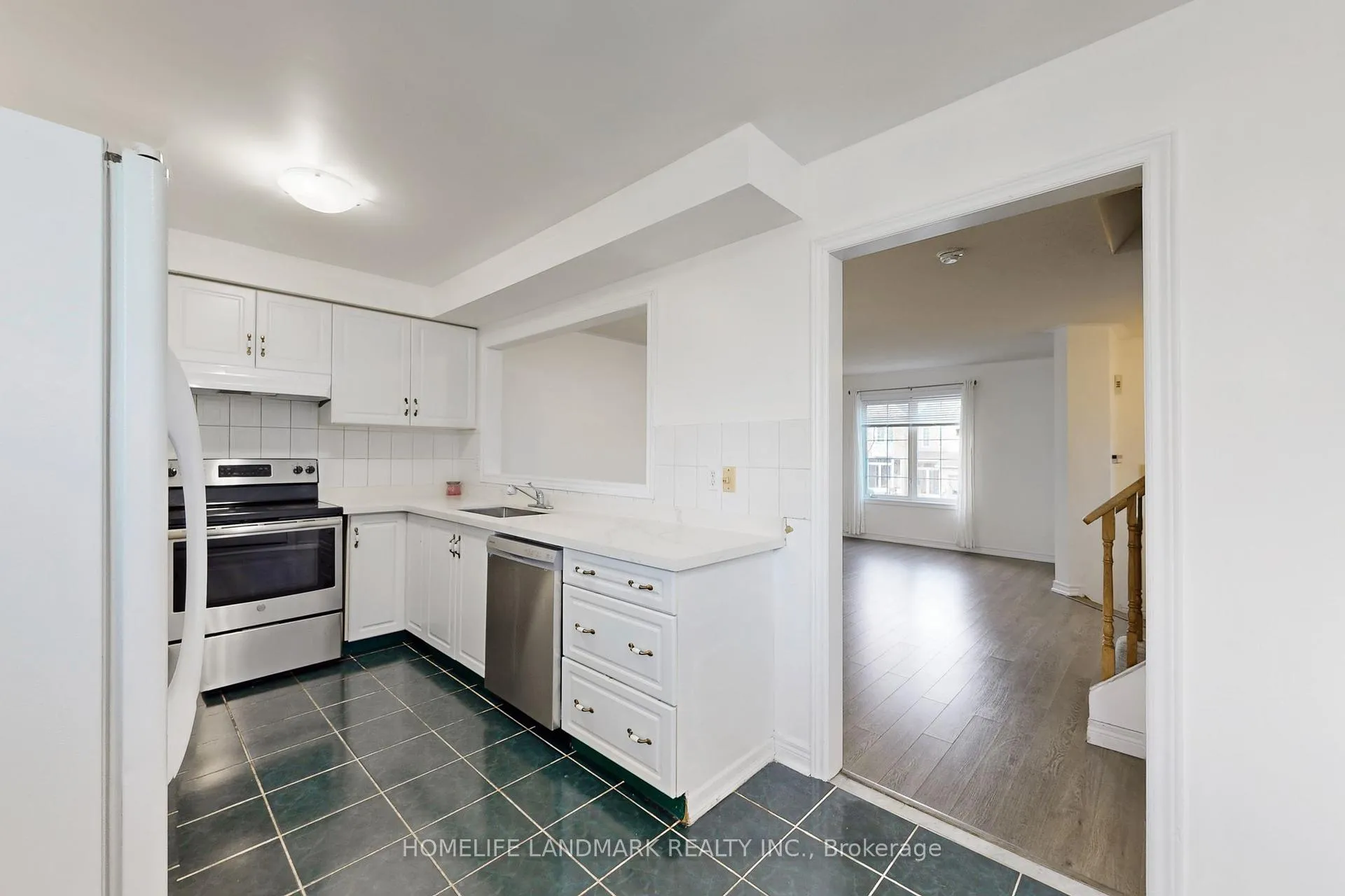 Photo 11 of 108 Sunway Square, Markham, Raymerville — HOMEH