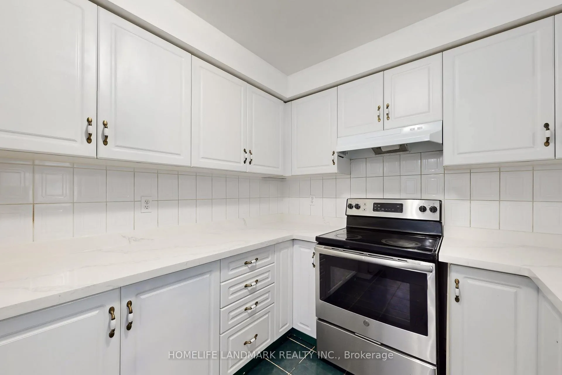 Photo 12 of 108 Sunway Square, Markham, Raymerville — HOMEH