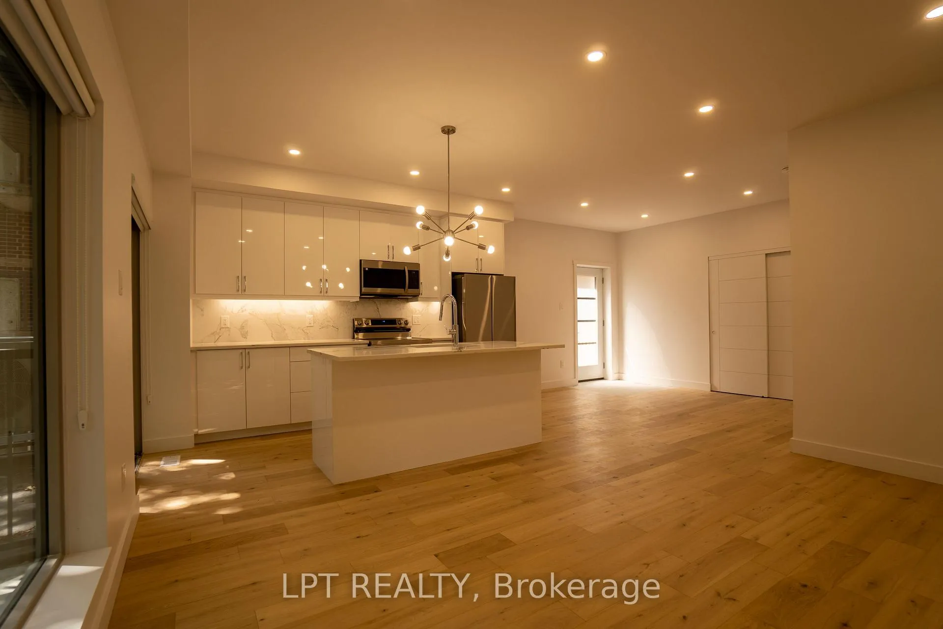Photo 7 of Unit F, 14 Stevens Avenue, Ottawa, Vanier — HOMEH