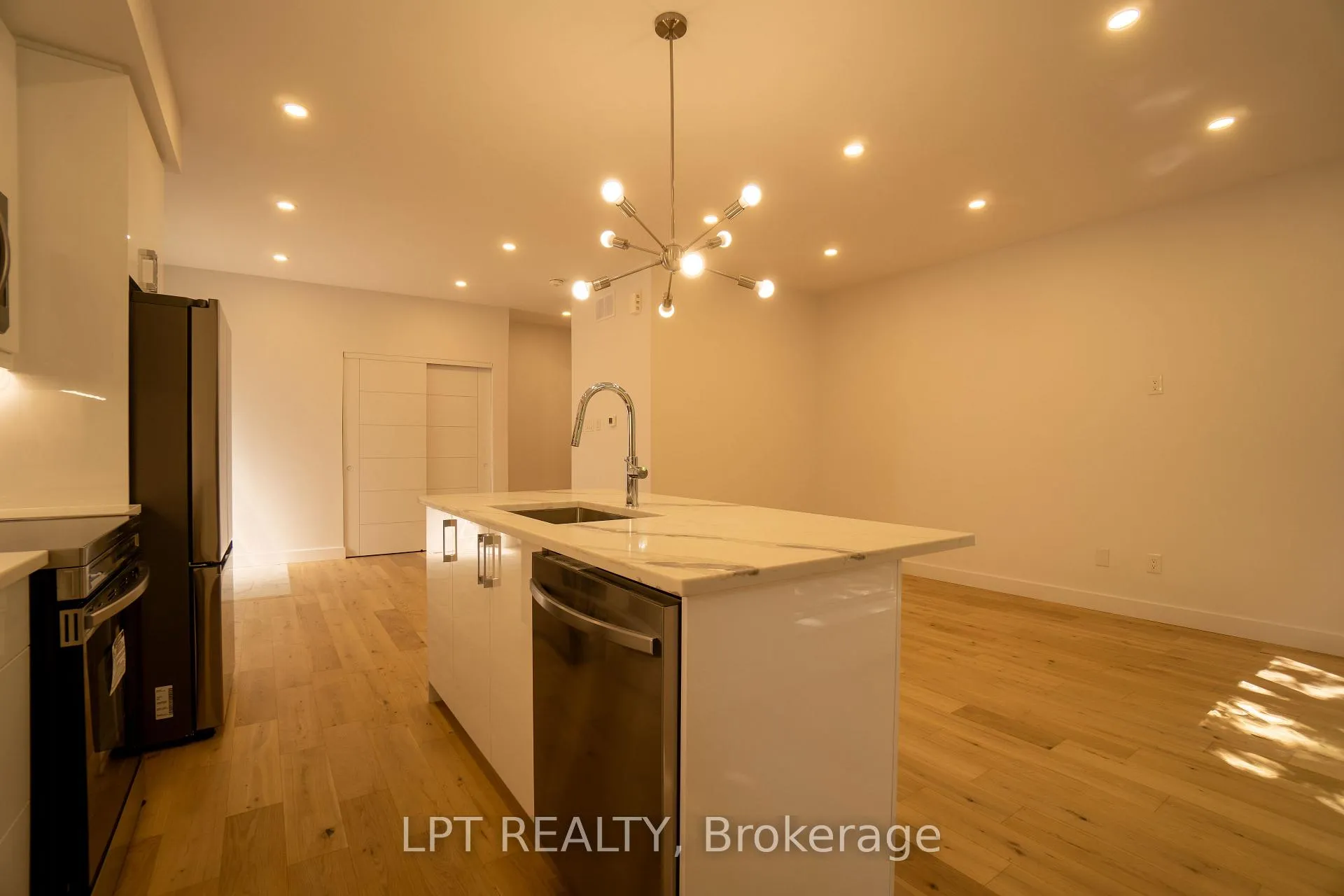 Photo 8 of Unit F, 14 Stevens Avenue, Ottawa, Vanier — HOMEH