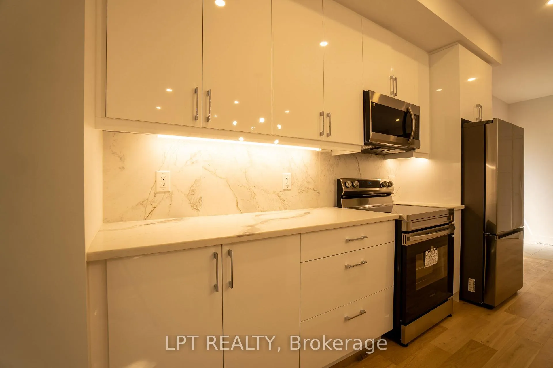 Photo 9 of Unit F, 14 Stevens Avenue, Ottawa, Vanier — HOMEH