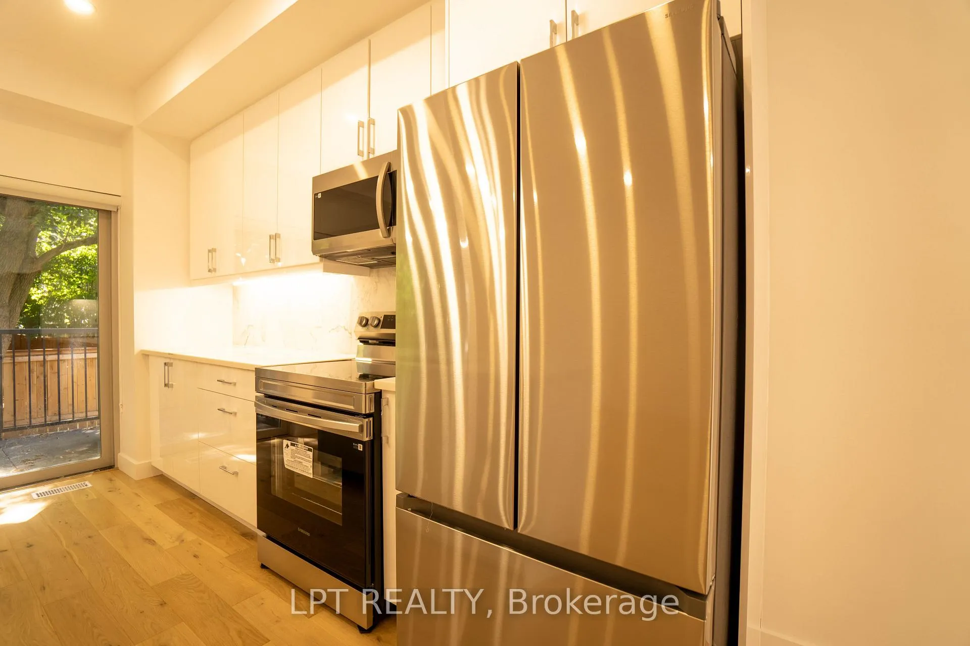 Photo 10 of Unit F, 14 Stevens Avenue, Ottawa, Vanier — HOMEH