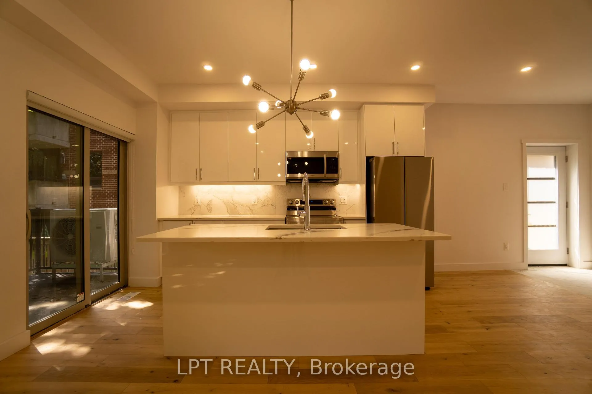 Photo 11 of Unit F, 14 Stevens Avenue, Ottawa, Vanier — HOMEH