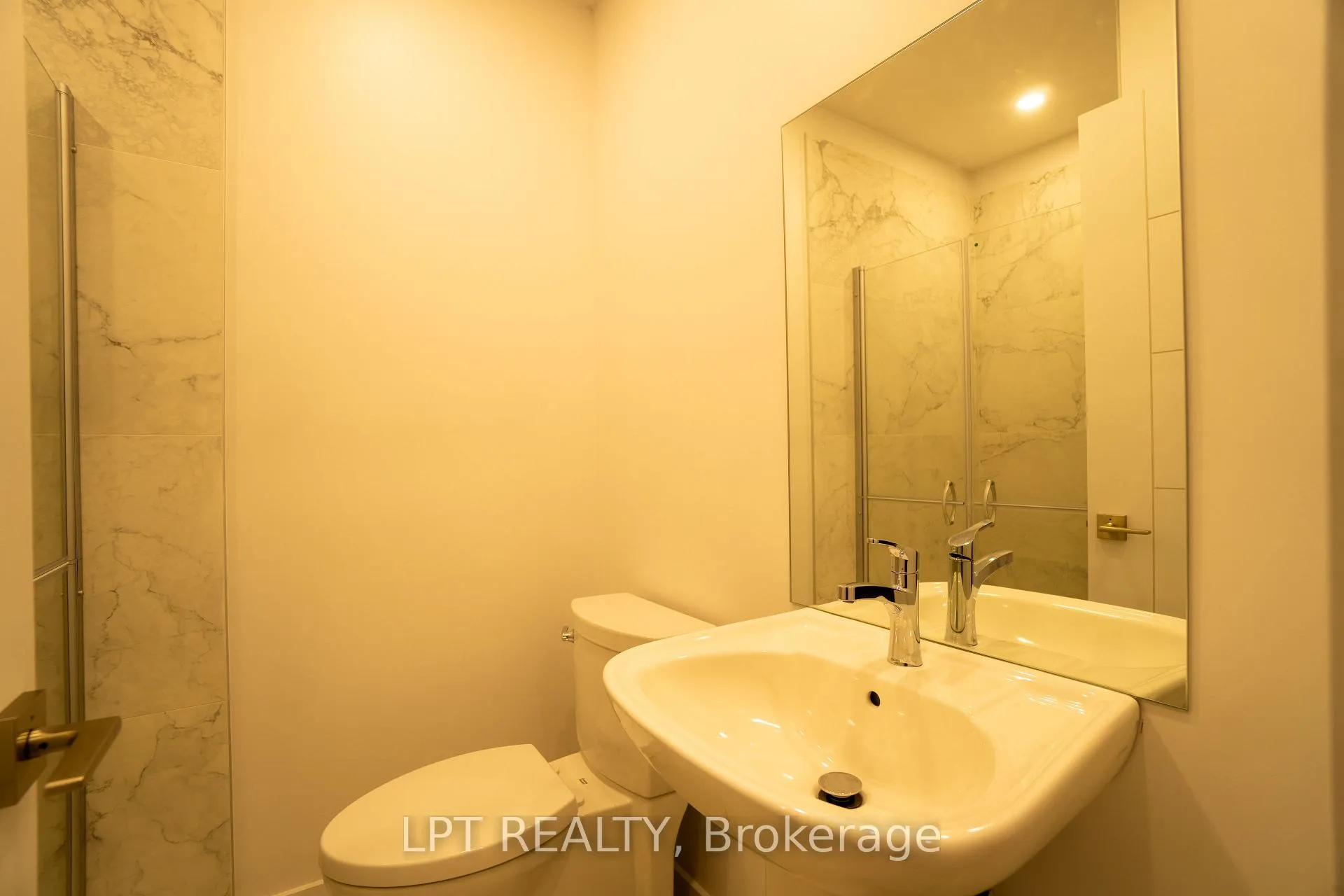 Photo 13 of Unit F, 14 Stevens Avenue, Ottawa, Vanier — HOMEH