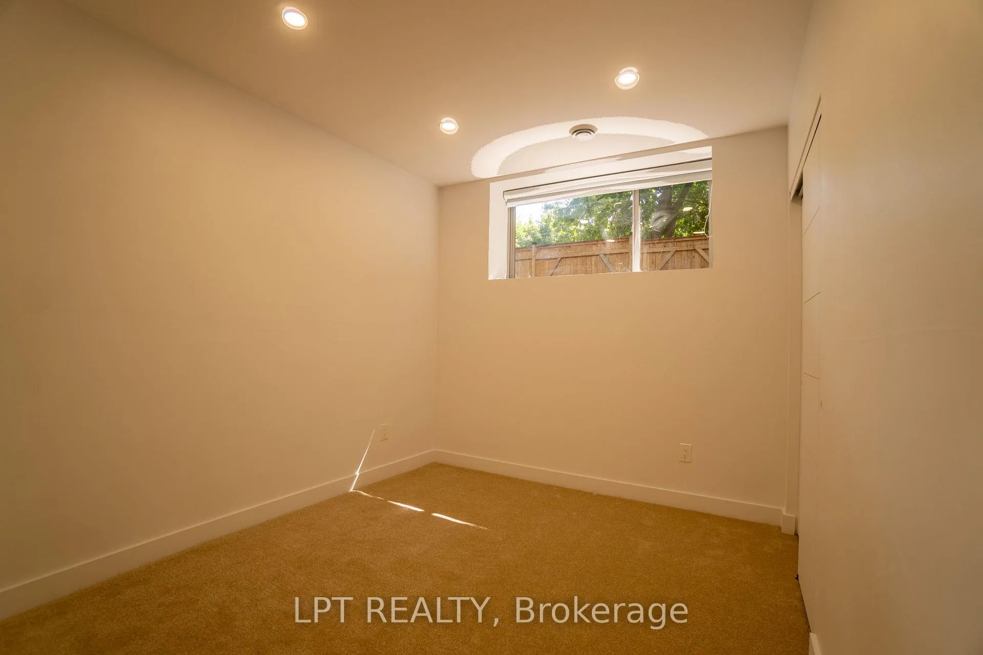 Photo 15 of Unit F, 14 Stevens Avenue, Ottawa, Vanier — HOMEH