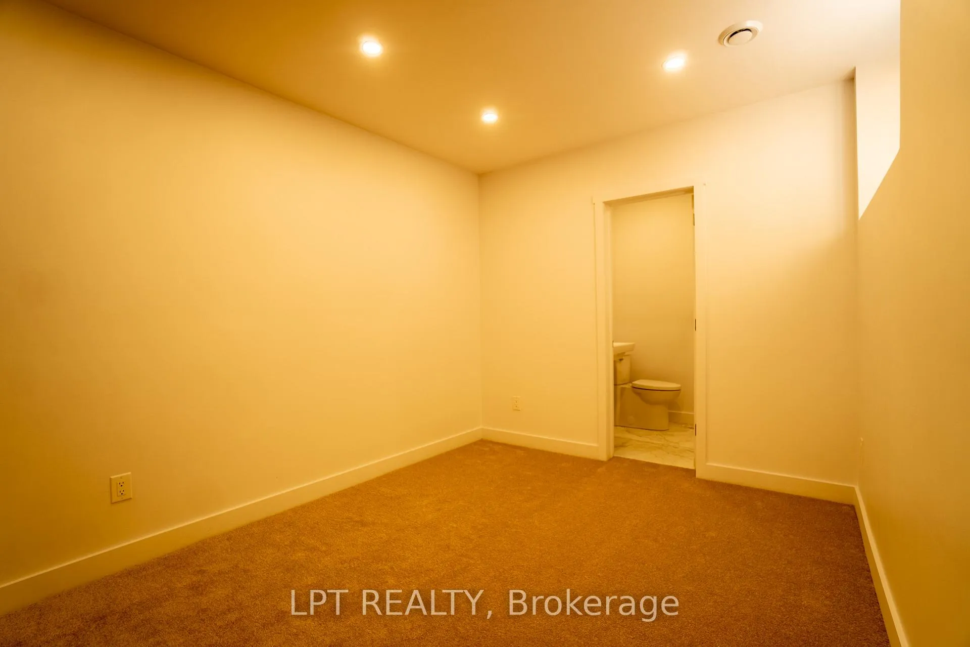 Photo 17 of Unit F, 14 Stevens Avenue, Ottawa, Vanier — HOMEH