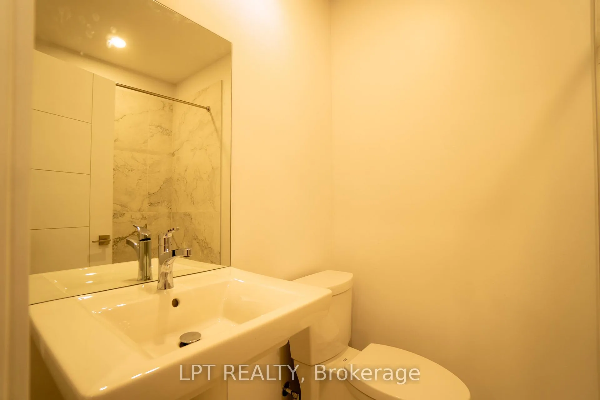 Photo 21 of Unit F, 14 Stevens Avenue, Ottawa, Vanier — HOMEH