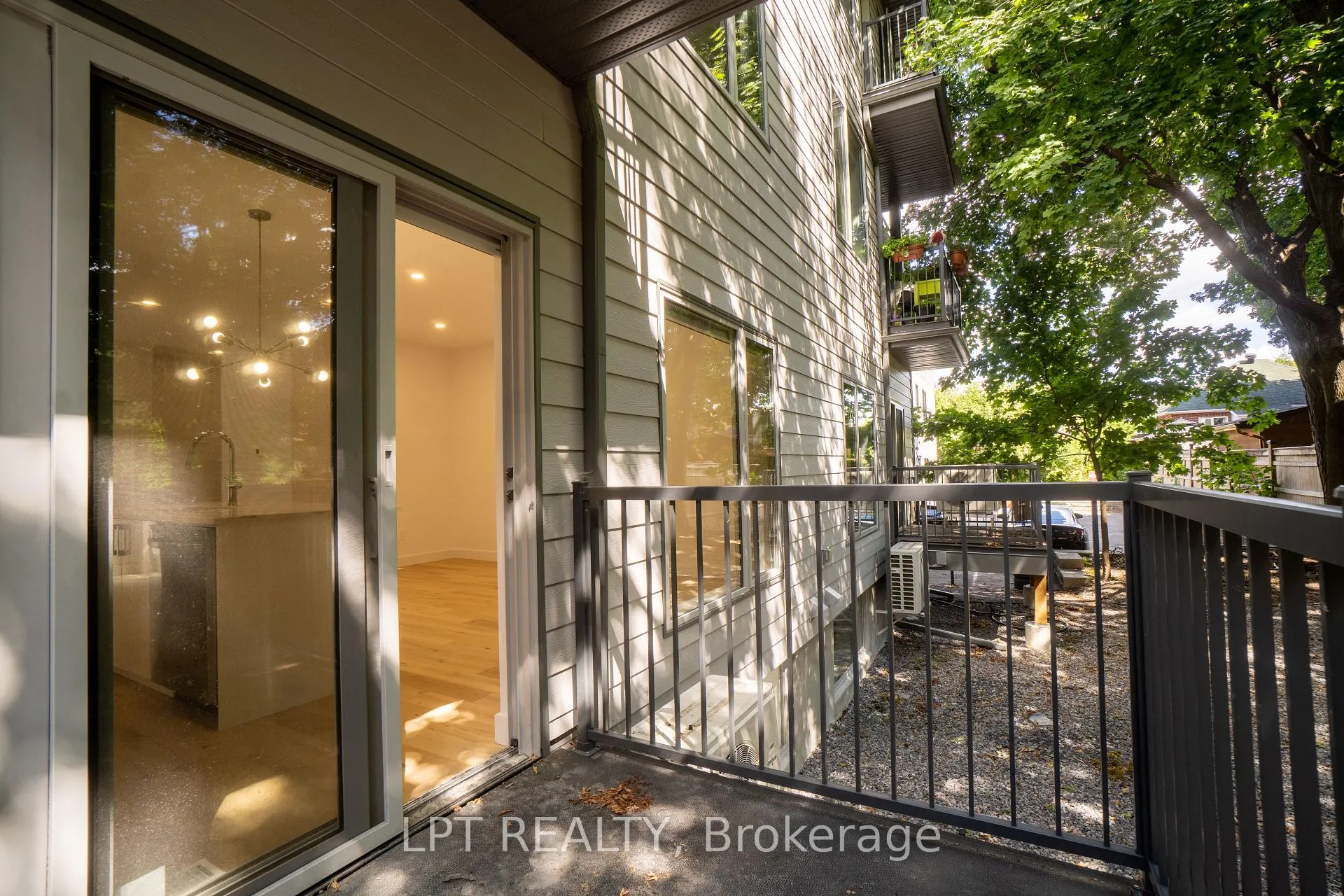 Photo 23 of Unit F, 14 Stevens Avenue, Ottawa, Vanier — HOMEH