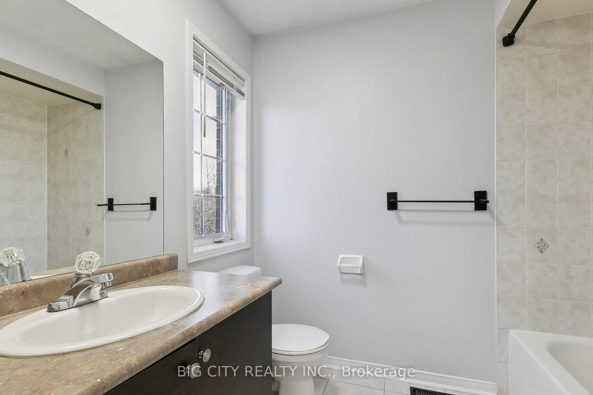 Photo 18 of Unit Upper, 27 Angier Crescent, Ajax, South East — HOMEH