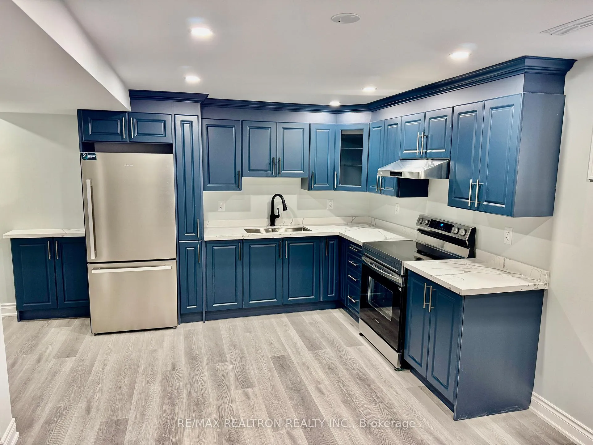 Photo 2 of 1506 Silver Spruce Drive, Pickering, Liverpool — HOMEH
