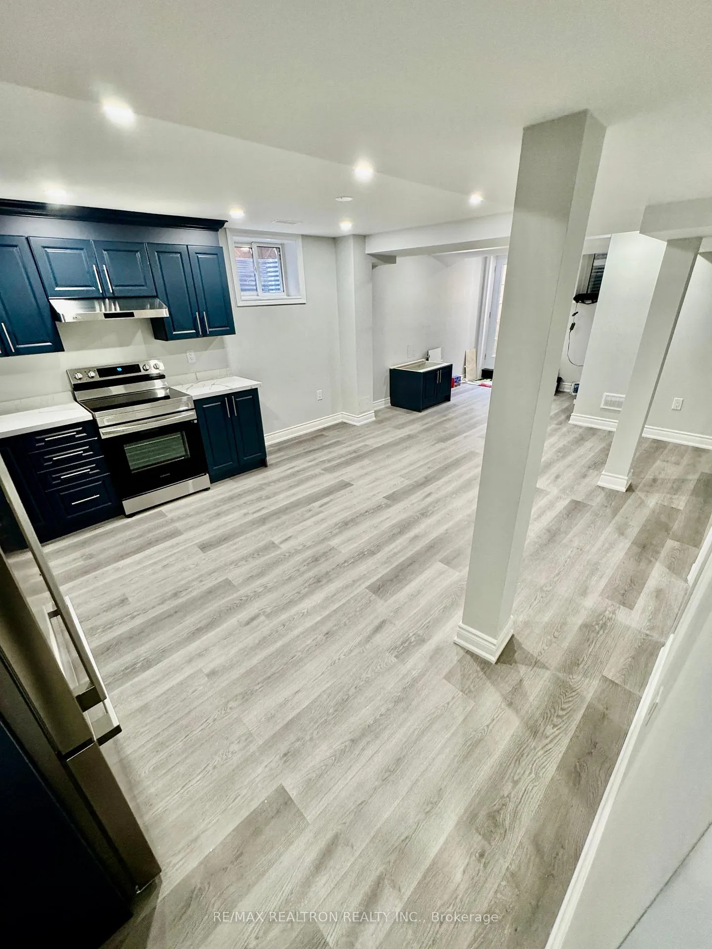 Photo 3 of 1506 Silver Spruce Drive, Pickering, Liverpool — HOMEH
