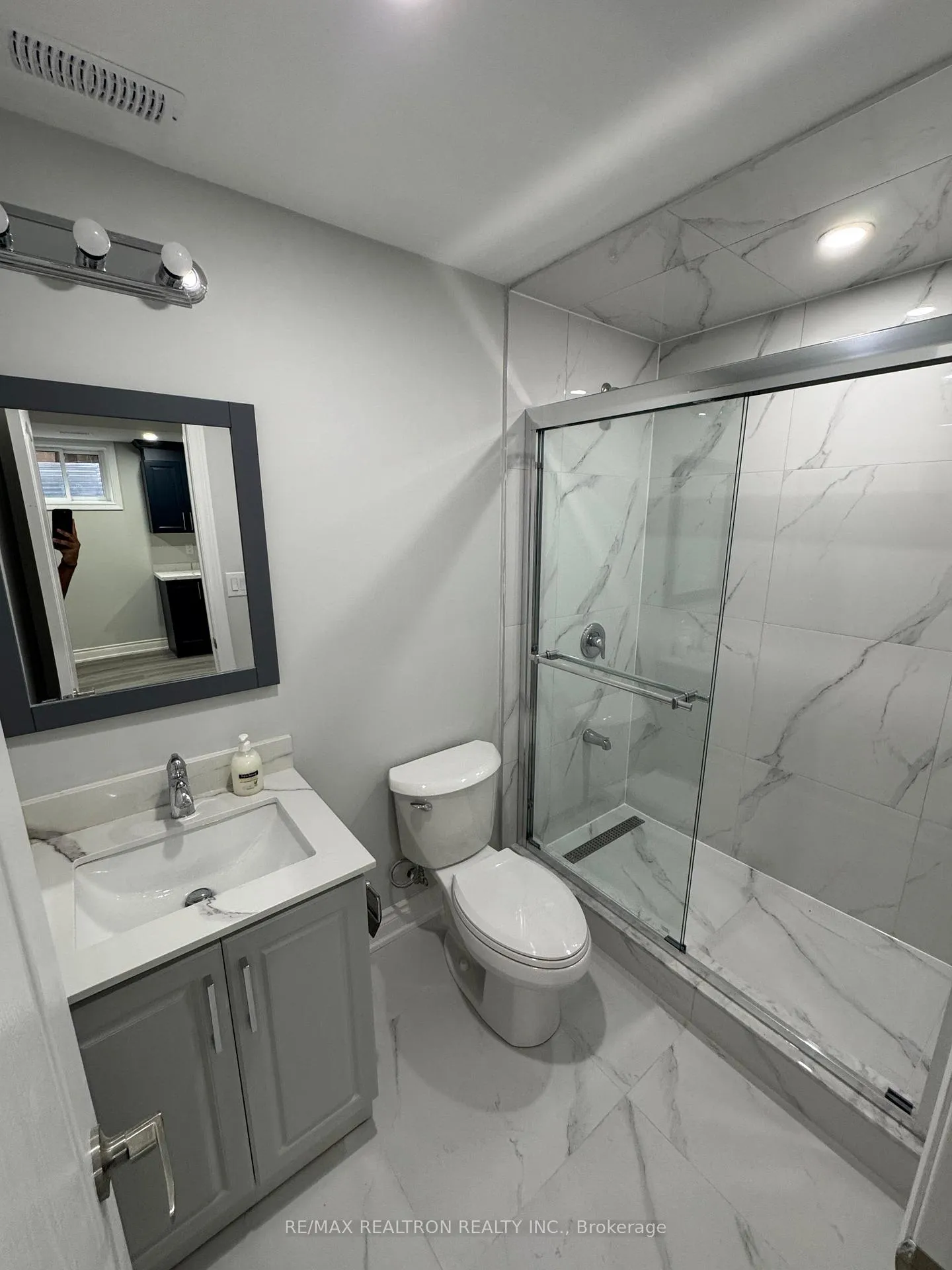 Photo 8 of 1506 Silver Spruce Drive, Pickering, Liverpool — HOMEH