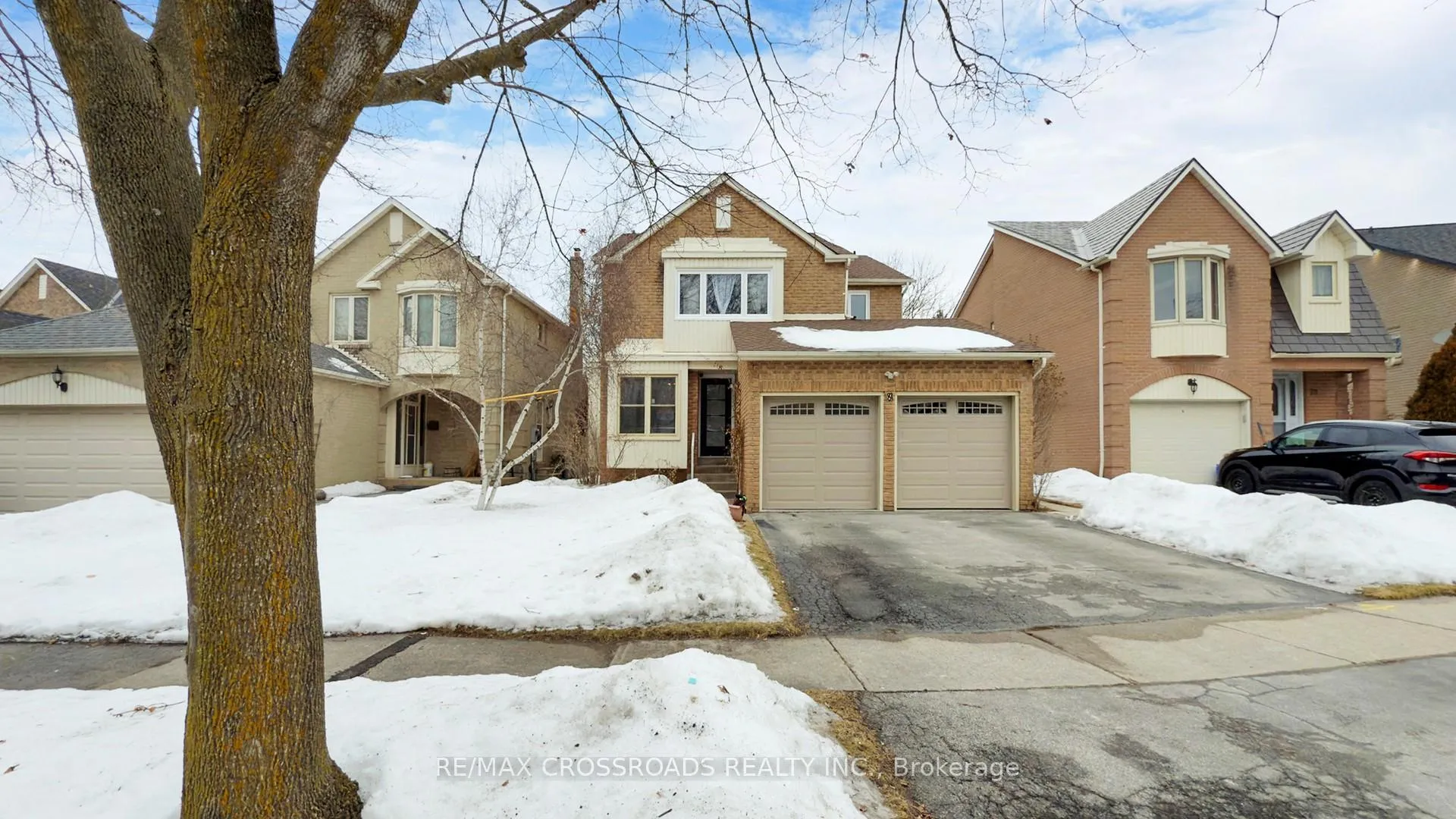 Photo 2 of 81 Millington Crescent, Ajax, Central — HOMEH