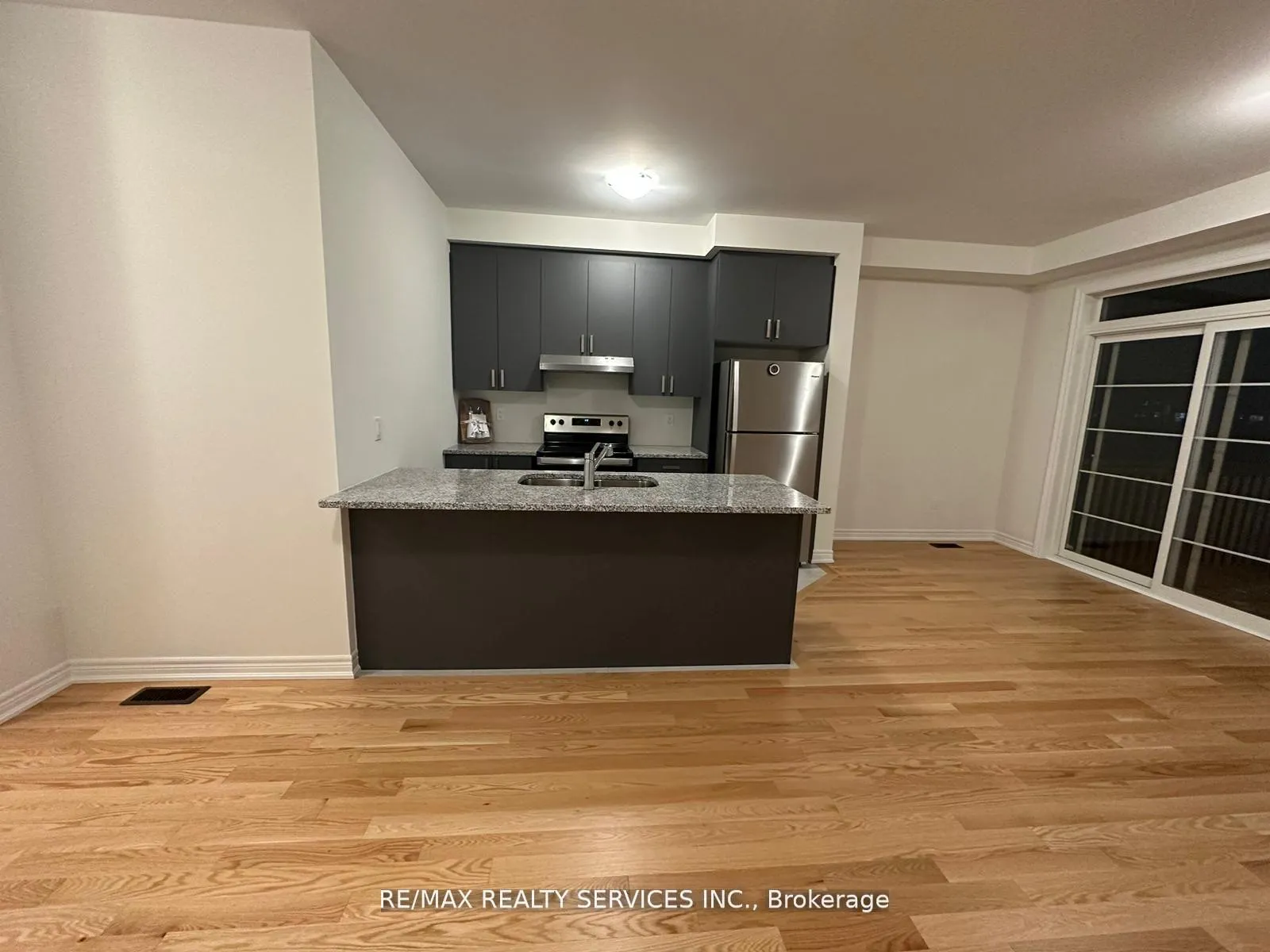 Photo 6 of 93 Air Dancer Crescent, Oshawa, Windfields — HOMEH