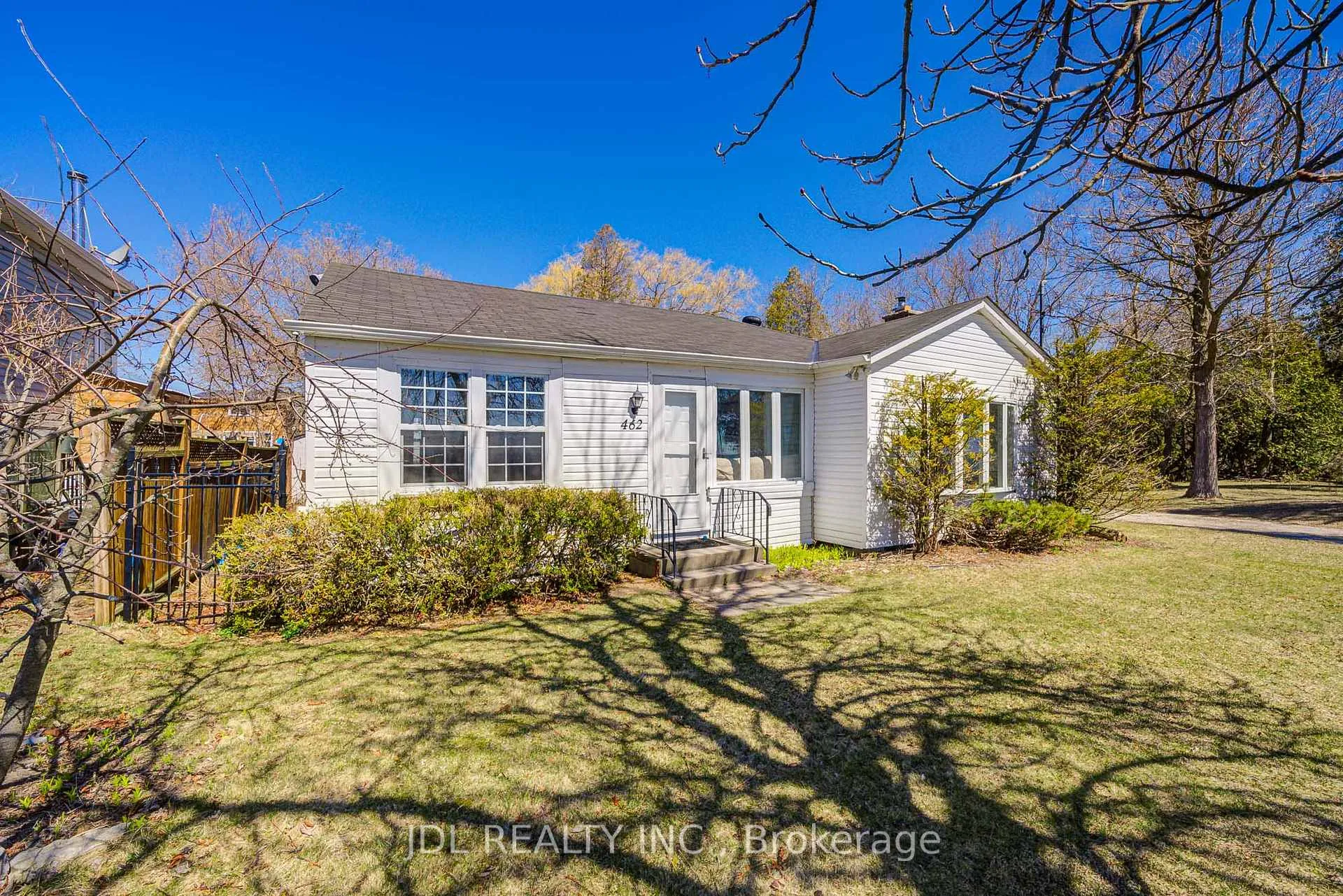 Photo 4 of 462 Crystal Beach Boulevard, Whitby, Whitby Industrial — HOMEH