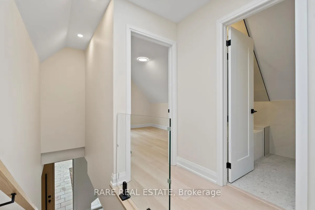 Photo 6 of Unit 5, 191 Gledhill Avenue, Toronto, Woodbine-Lumsden — HOMEH