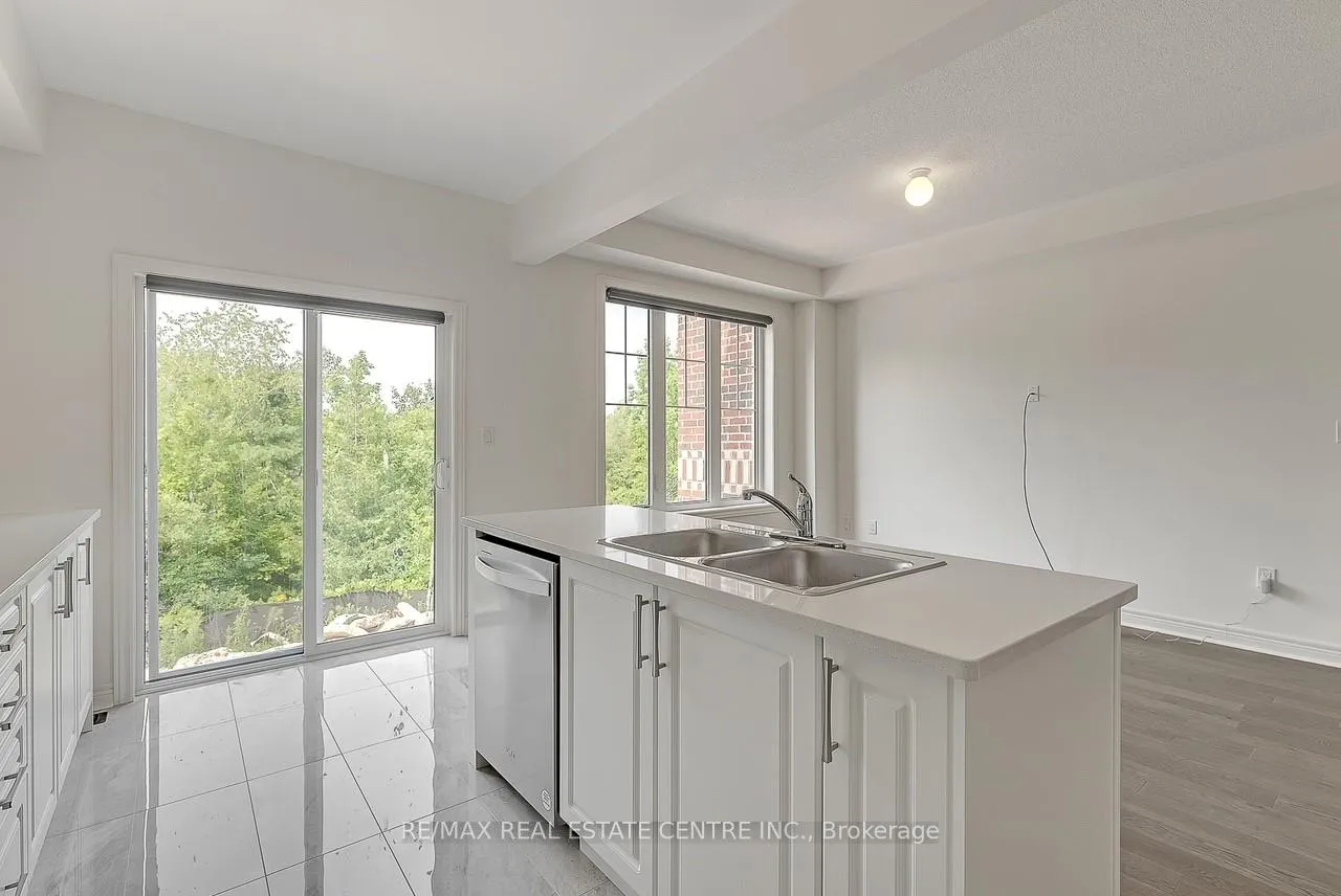 Photo 6 of 1215 Jim Brewster Circle, Oshawa, Eastdale — HOMEH