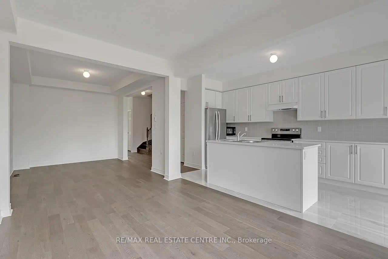 Photo 7 of 1215 Jim Brewster Circle, Oshawa, Eastdale — HOMEH