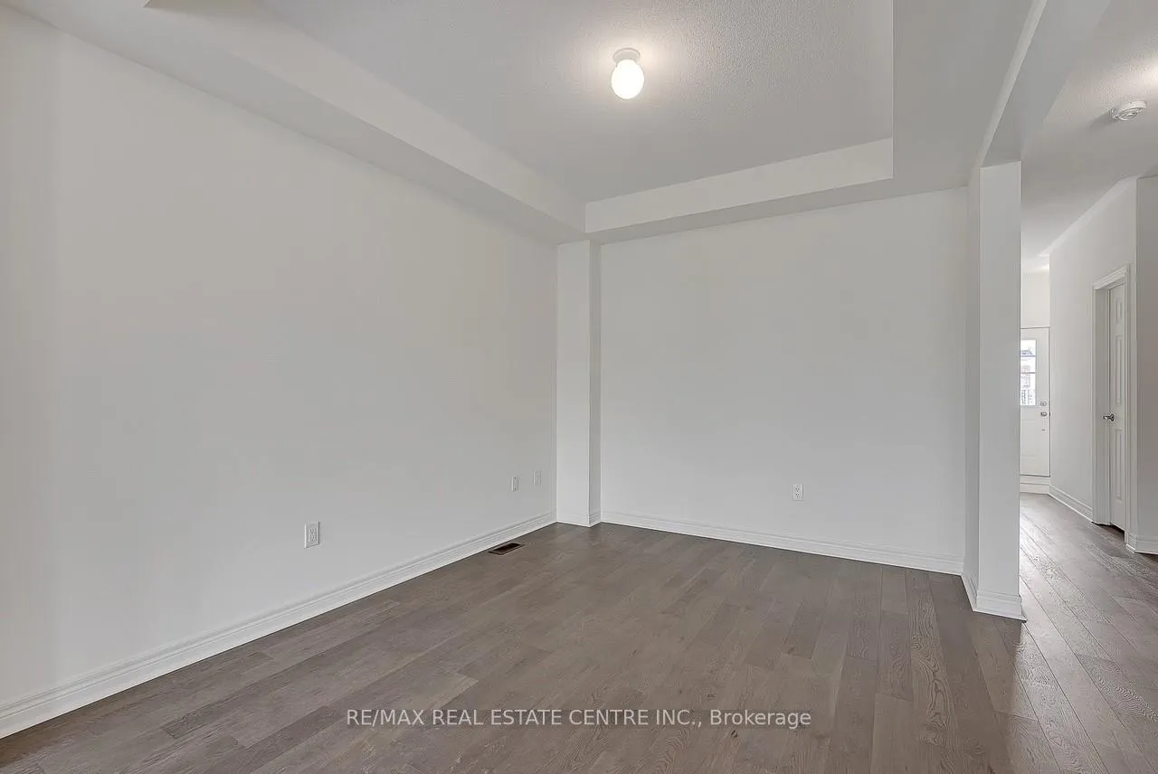 Photo 8 of 1215 Jim Brewster Circle, Oshawa, Eastdale — HOMEH
