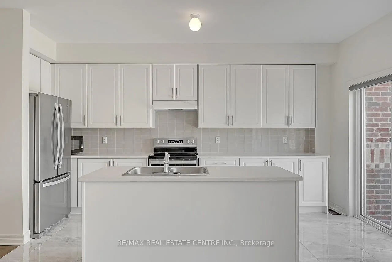Photo 12 of 1215 Jim Brewster Circle, Oshawa, Eastdale — HOMEH