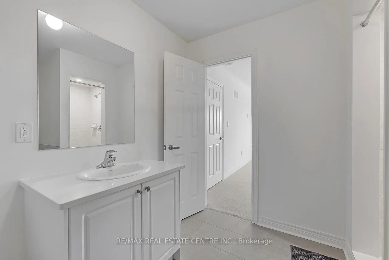 Photo 13 of 1215 Jim Brewster Circle, Oshawa, Eastdale — HOMEH