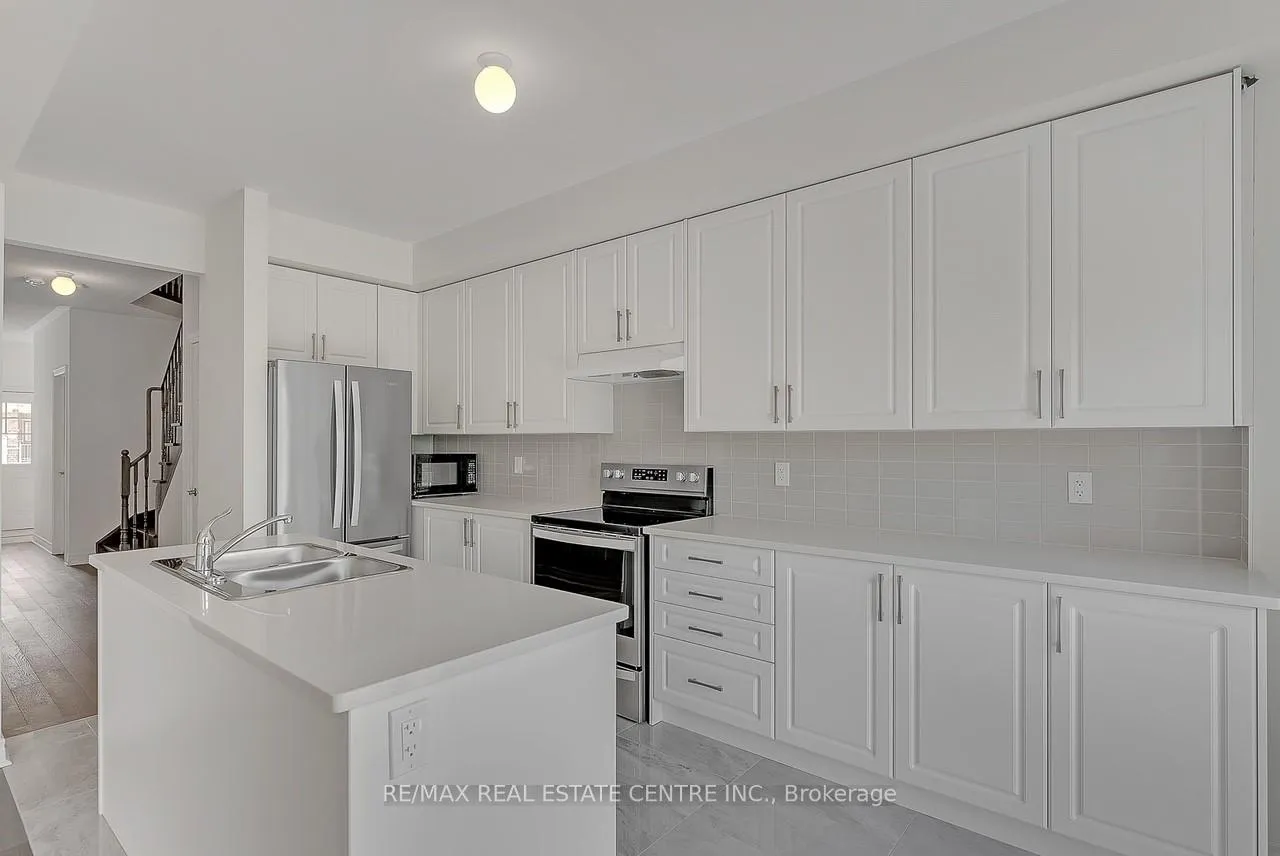 Photo 14 of 1215 Jim Brewster Circle, Oshawa, Eastdale — HOMEH