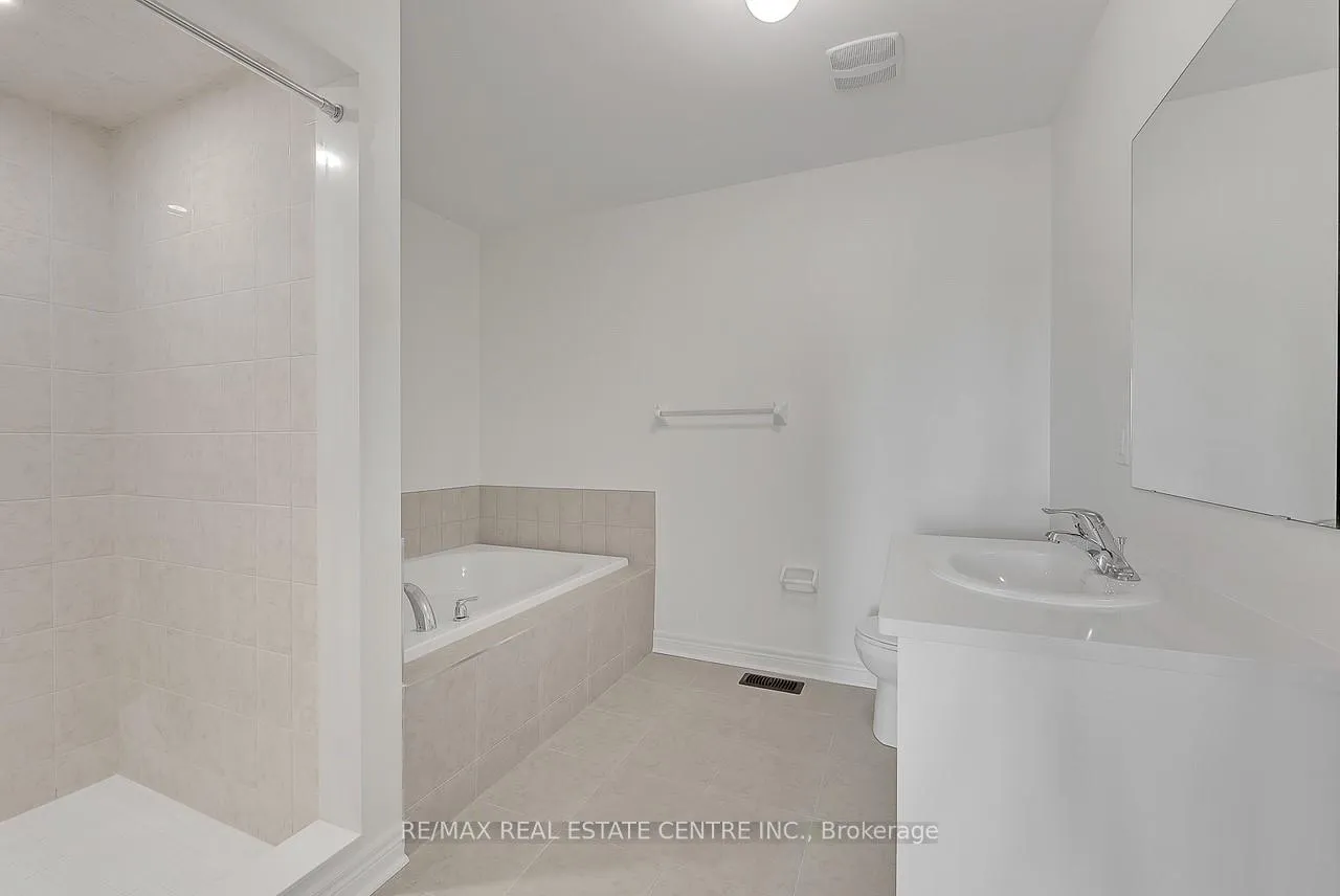 Photo 15 of 1215 Jim Brewster Circle, Oshawa, Eastdale — HOMEH