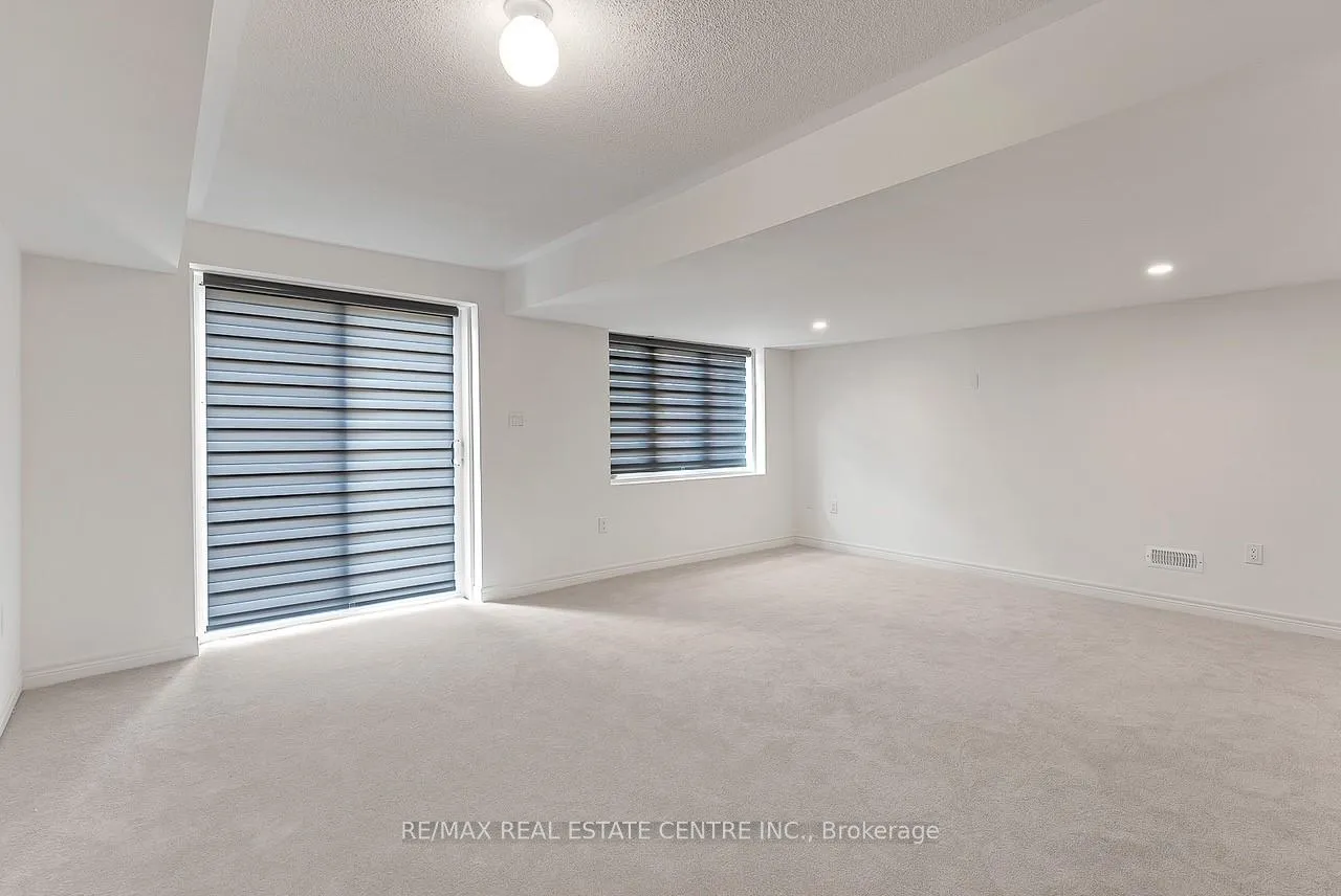 Photo 18 of 1215 Jim Brewster Circle, Oshawa, Eastdale — HOMEH