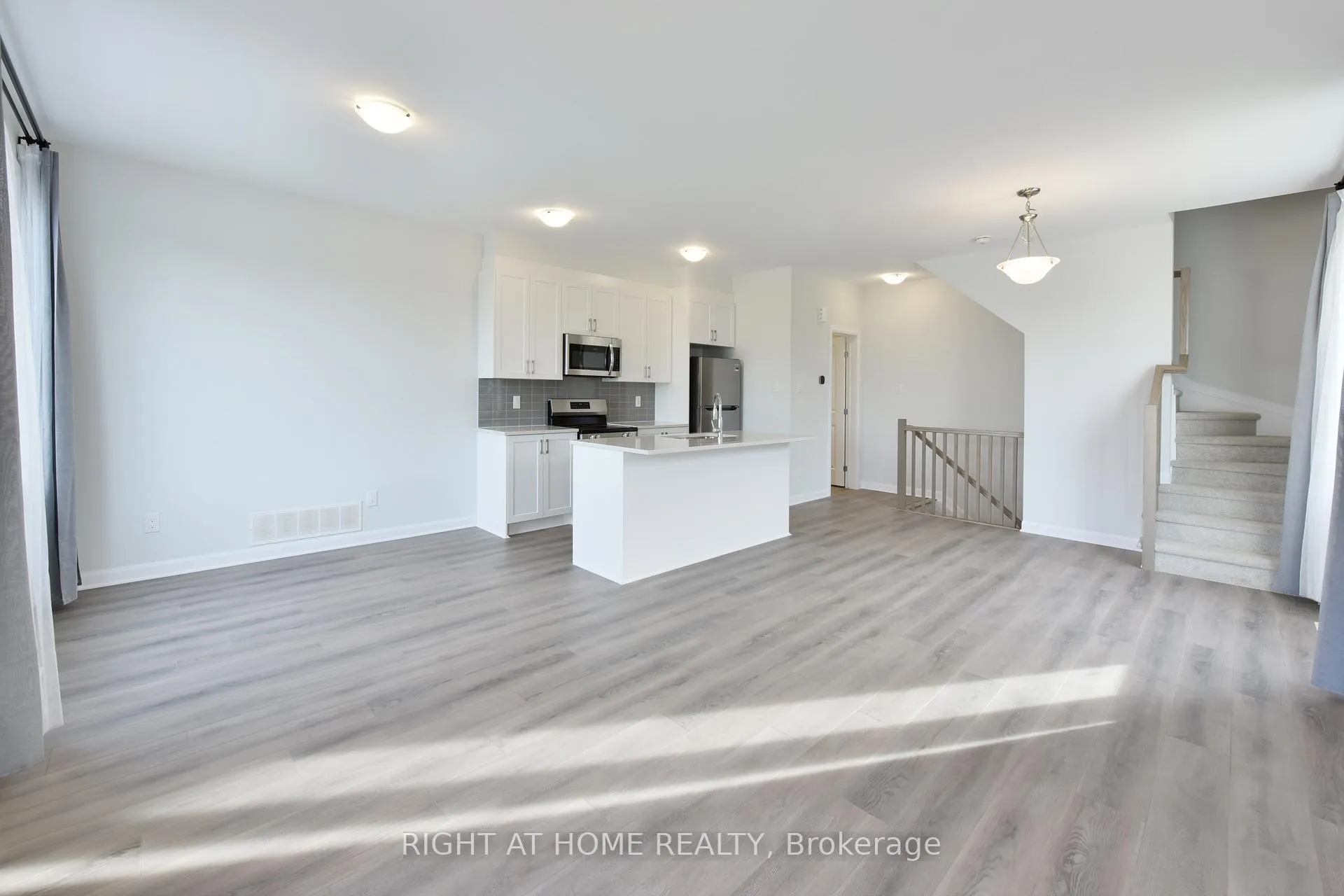 Photo 13 of 368 Clearpath Private, Ottawa, Kanata - Kanata Lakes/Heritage Hills — HOMEH