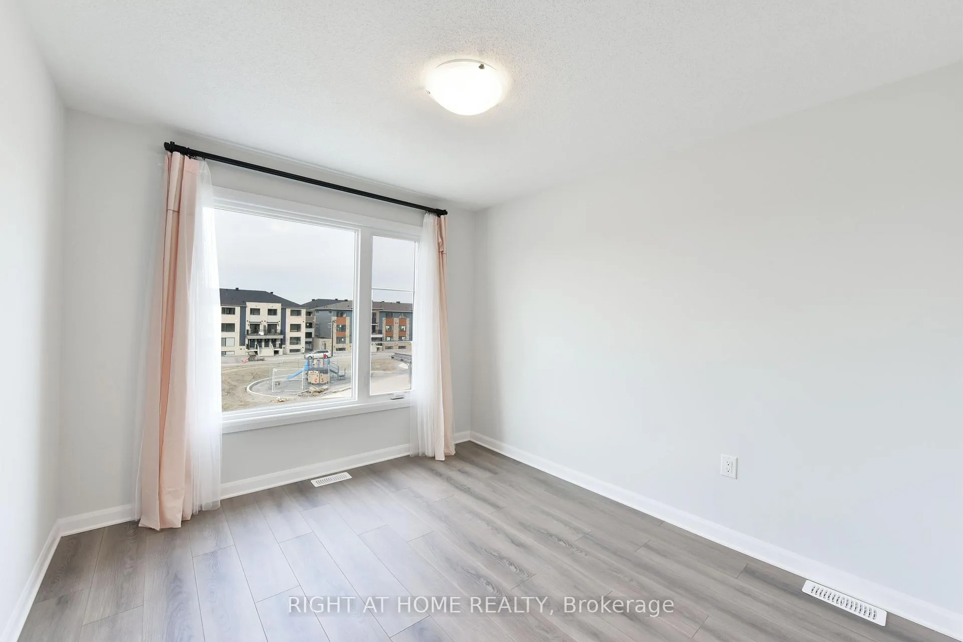 Photo 16 of 368 Clearpath Private, Ottawa, Kanata - Kanata Lakes/Heritage Hills — HOMEH